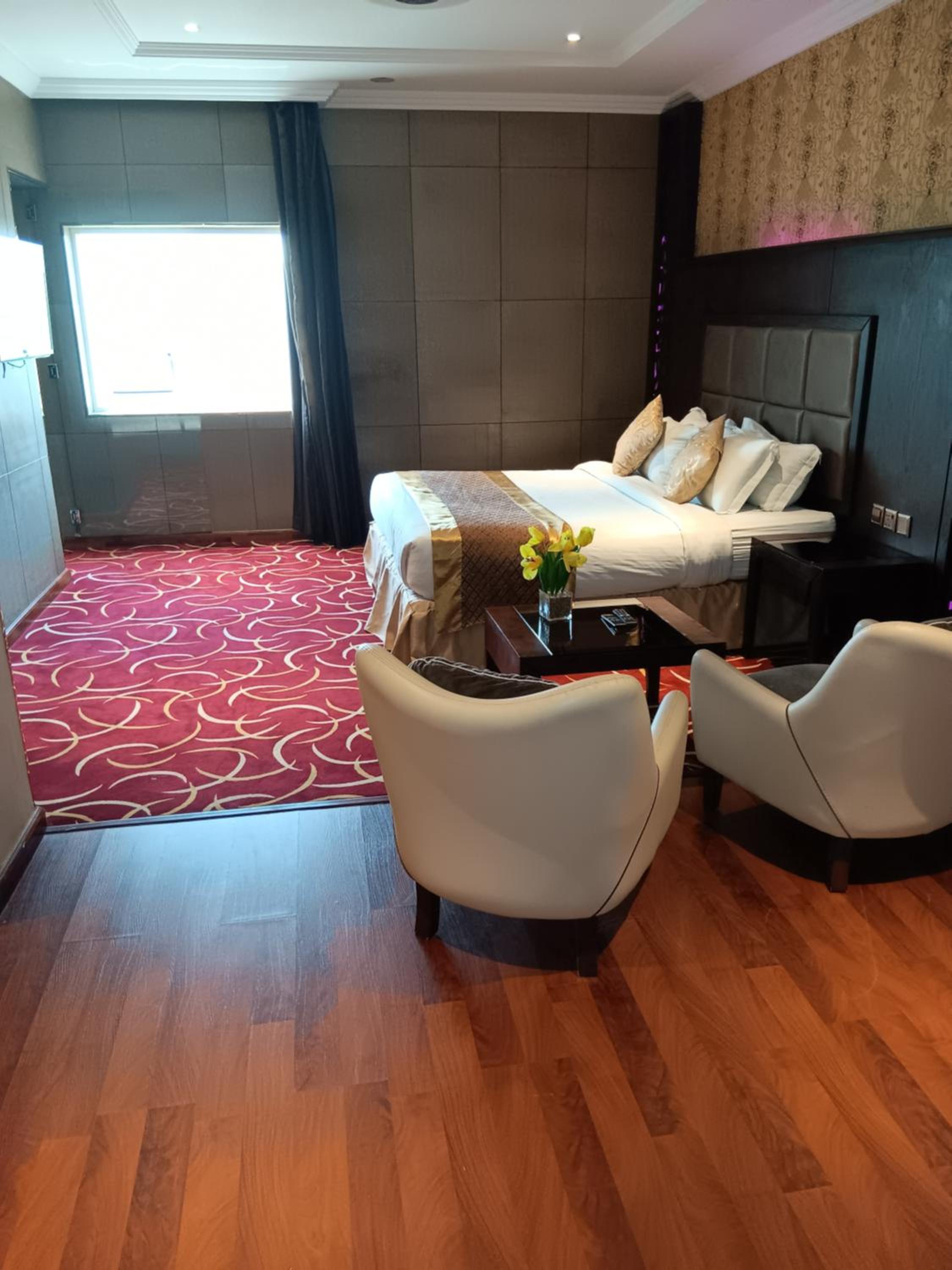 Queen Room with Spa Bath