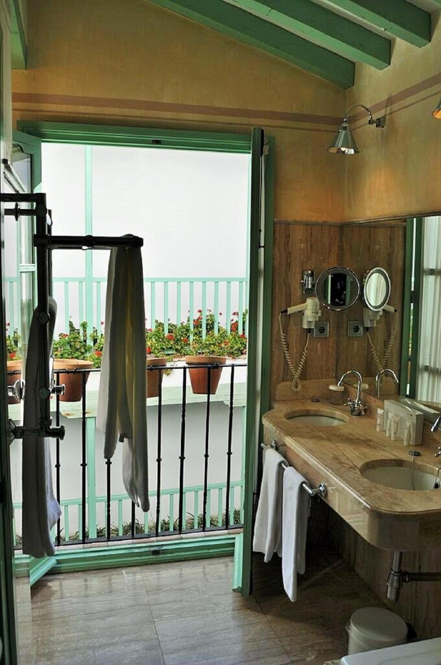 Double Room - Photo 9
