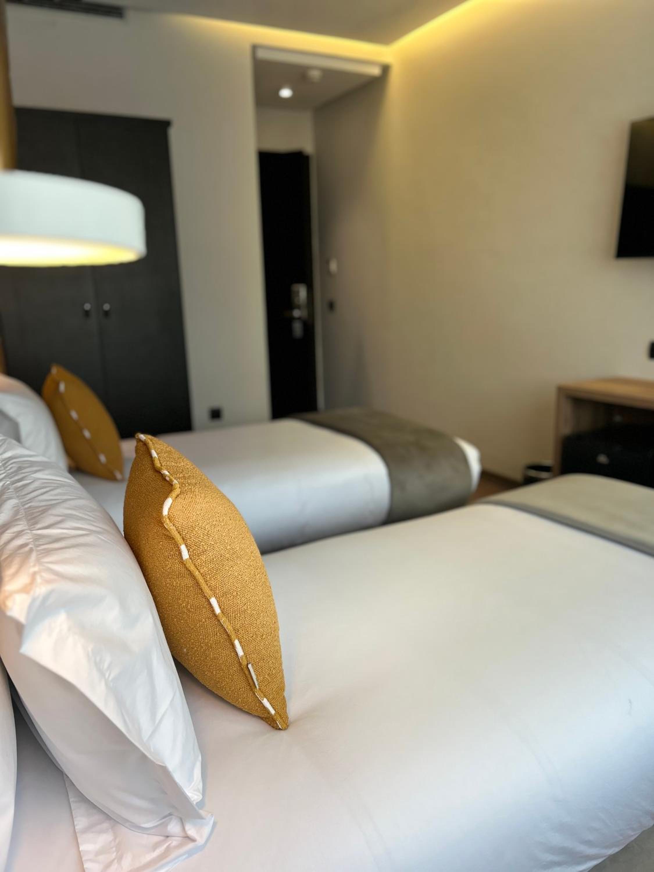 Double or Twin Room - Photo 4