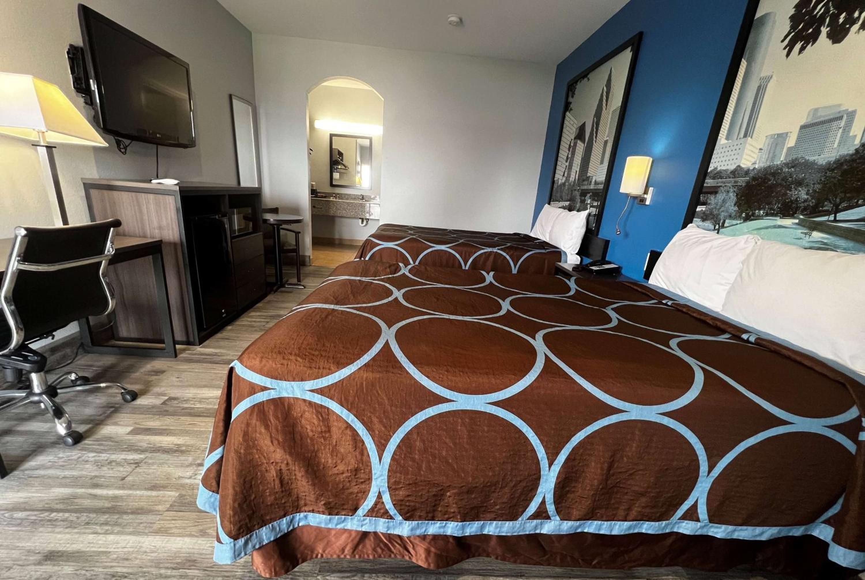Efficiency Queen Room with Two Queen Beds - Non-Smoking