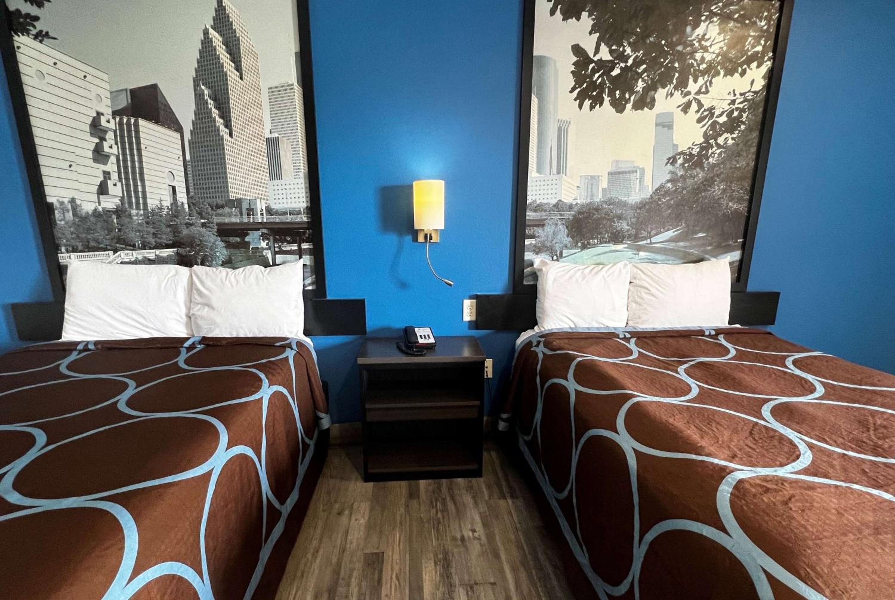 Efficiency Queen Room with Two Queen Beds - Non-Smoking