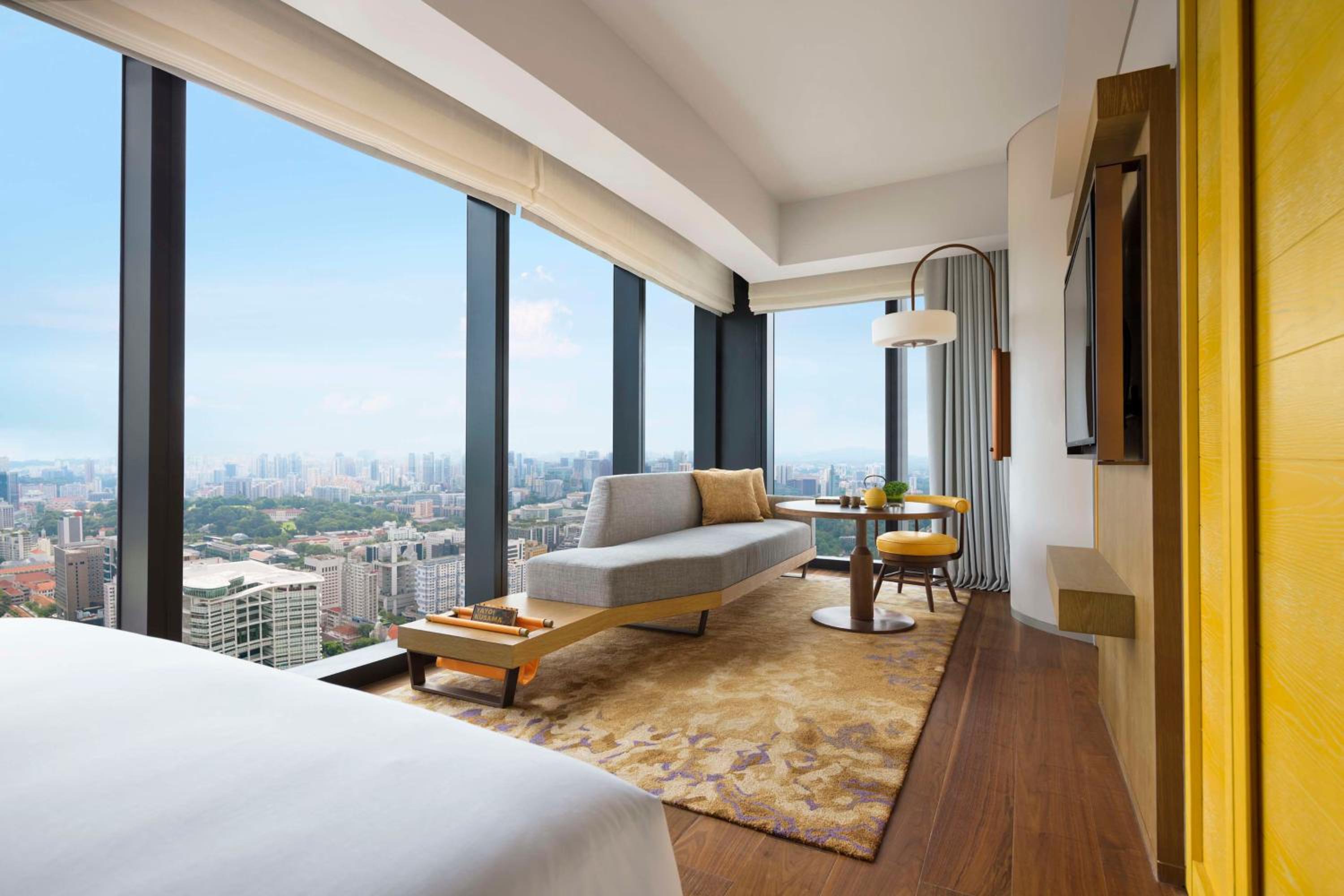 Deluxe Corner King Room with One King Bed (Non Smoking)