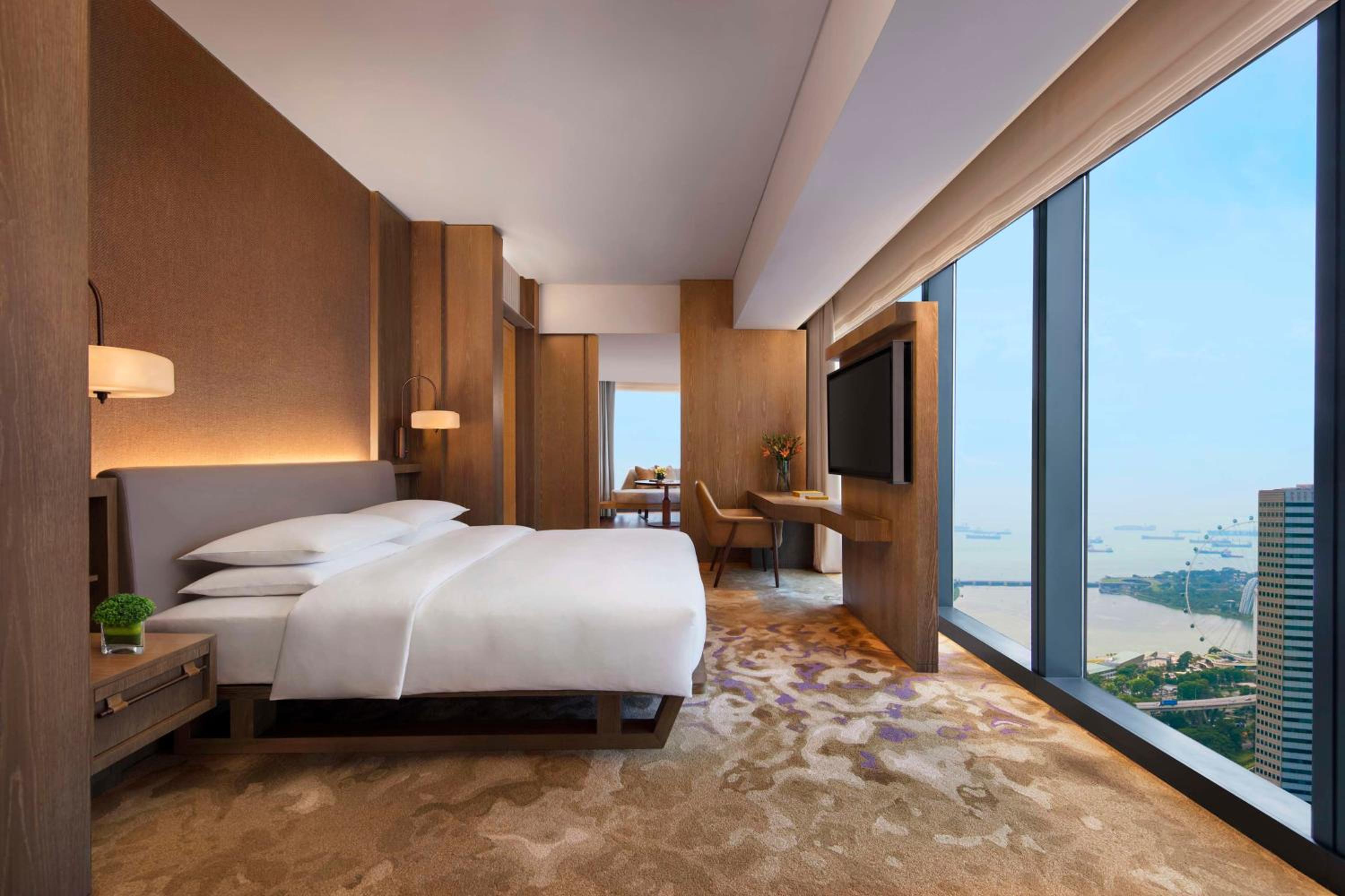 Suite with One King Bed (Non Smoking)