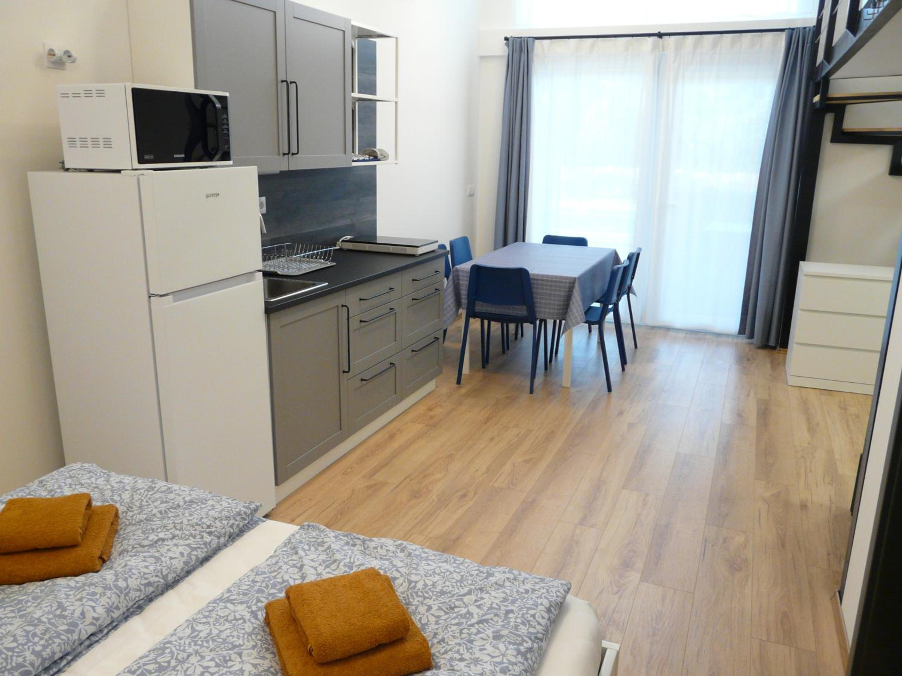 One-Bedroom Apartment photo 1