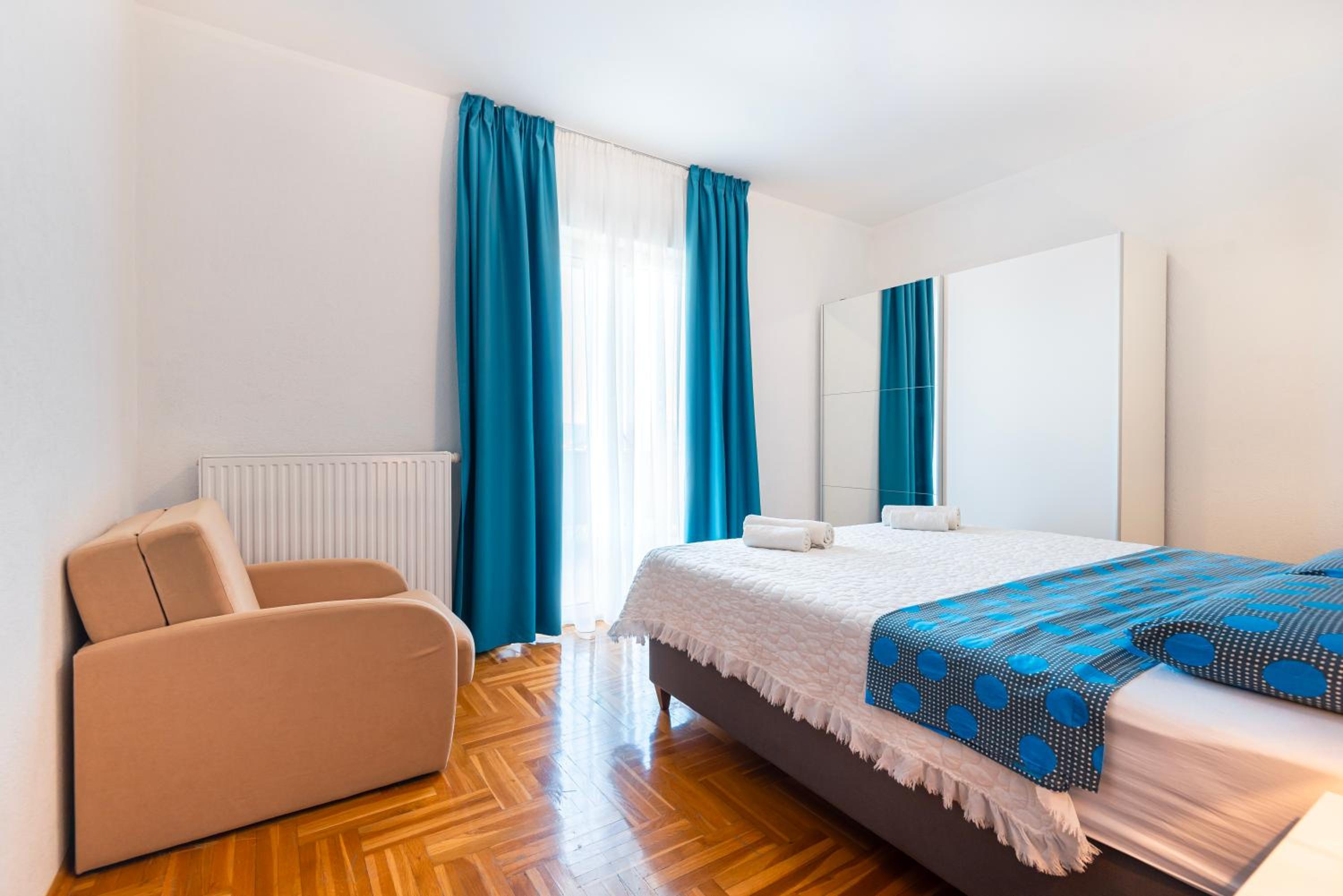 Comfort One-Bedroom Apartment with Balcony and Sea View photo 1