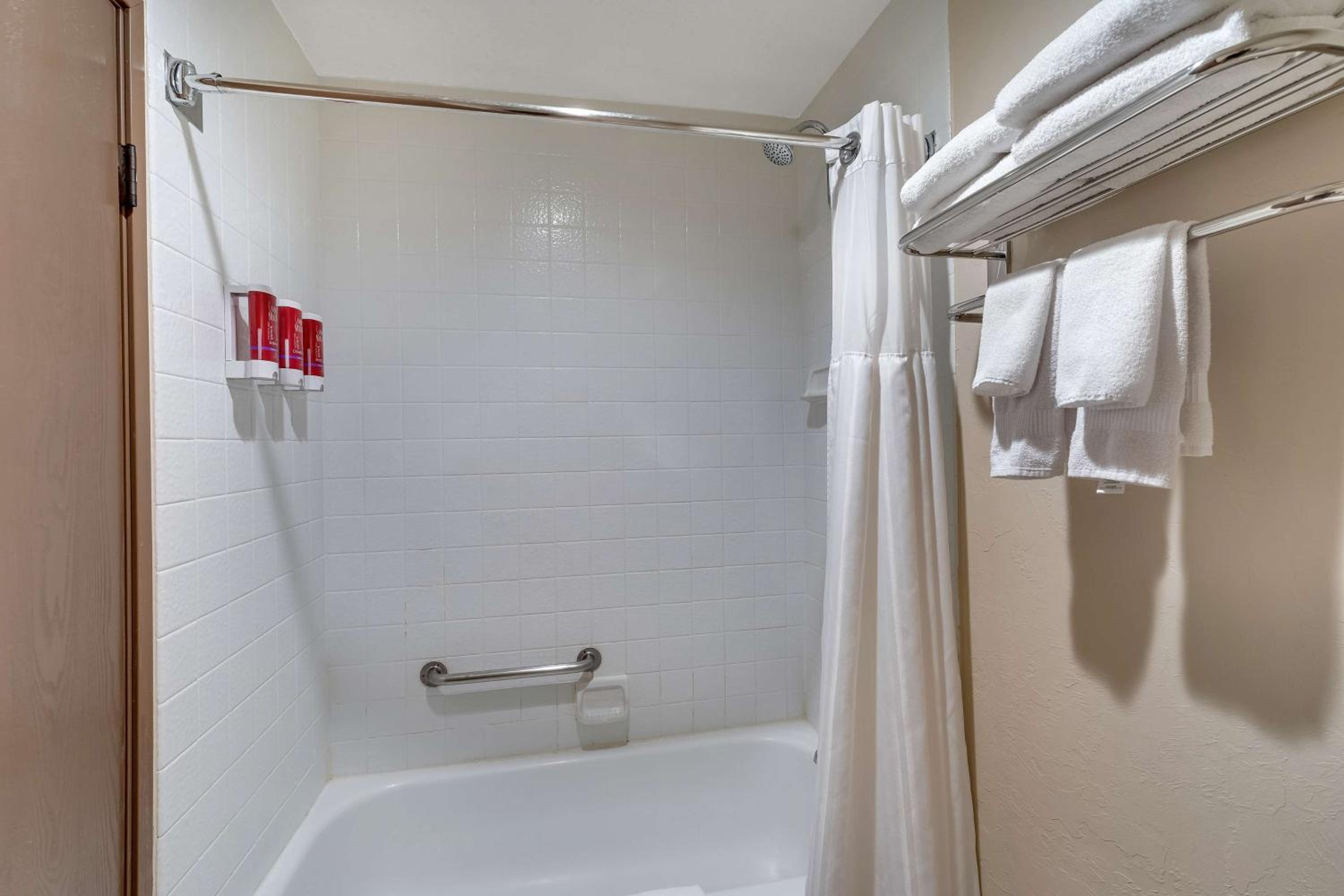 King Room - Non-Smoking photo 2