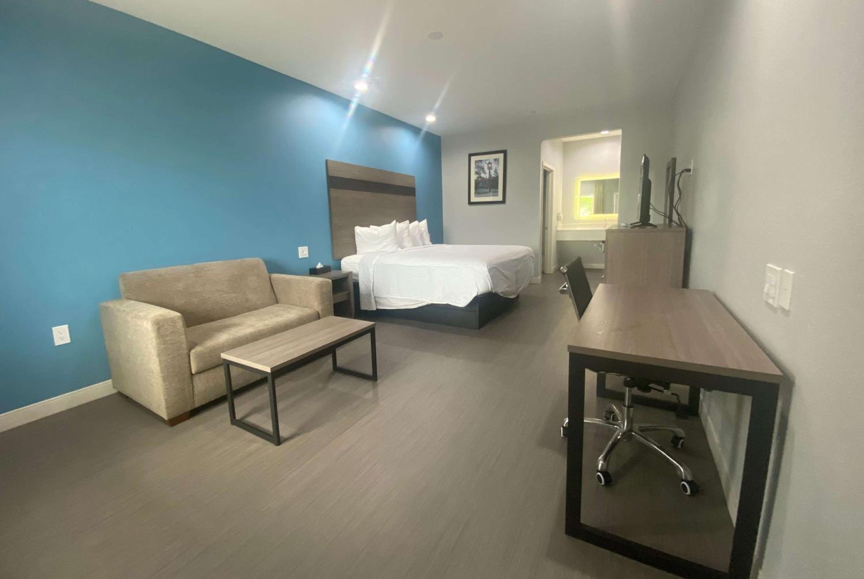 King Room - Non-Smoking - Photo 15