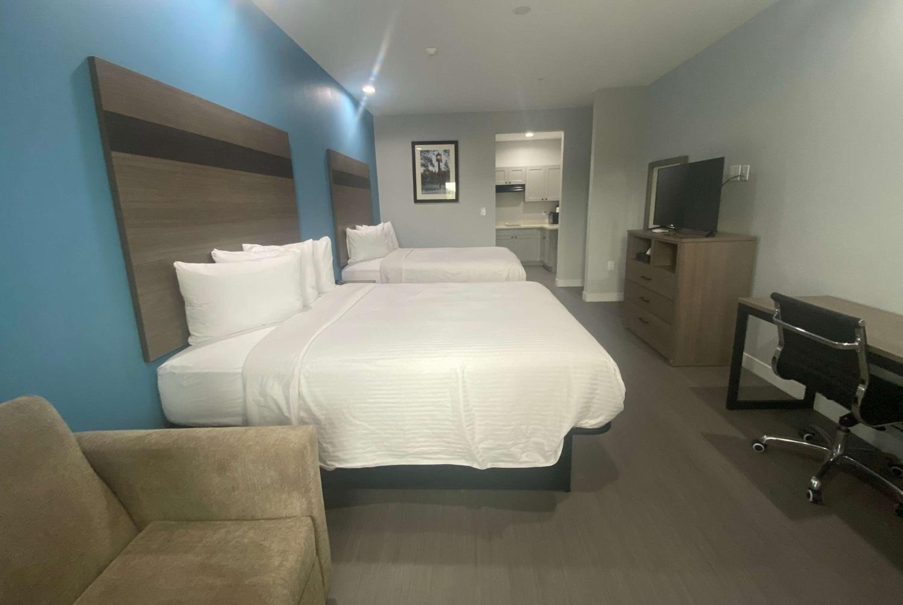 Suite with Two Double Beds - Non-Smoking - Photo 14