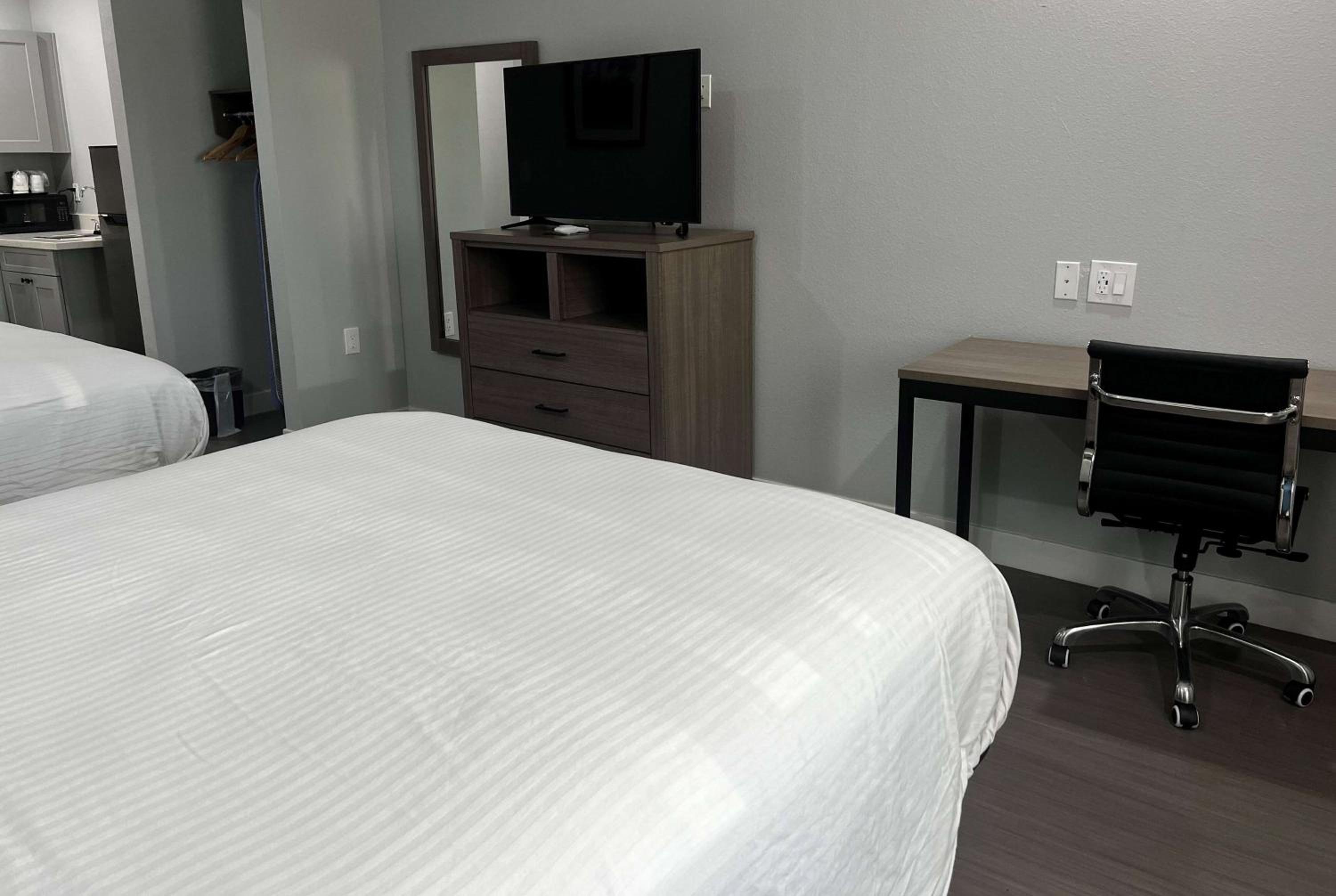 Suite with Two Double Beds - Non-Smoking - Photo 2