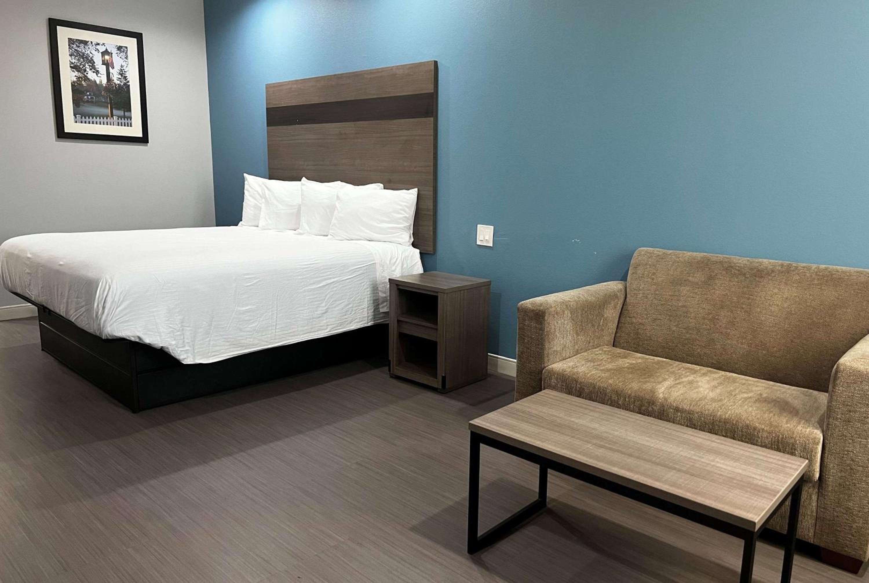 King Room - Non-Smoking - Photo 11