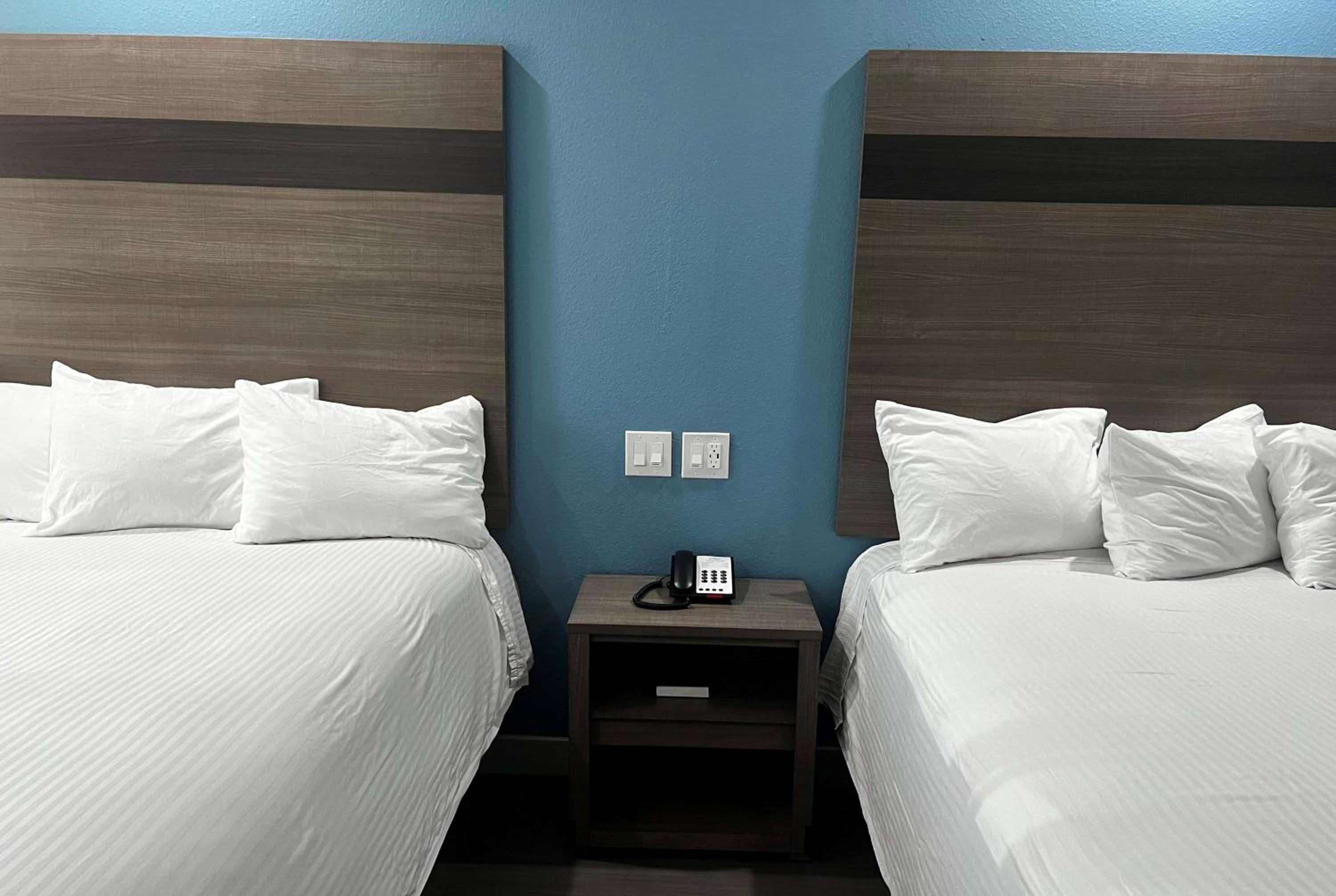 Suite with Two Double Beds - Non-Smoking - Photo 9