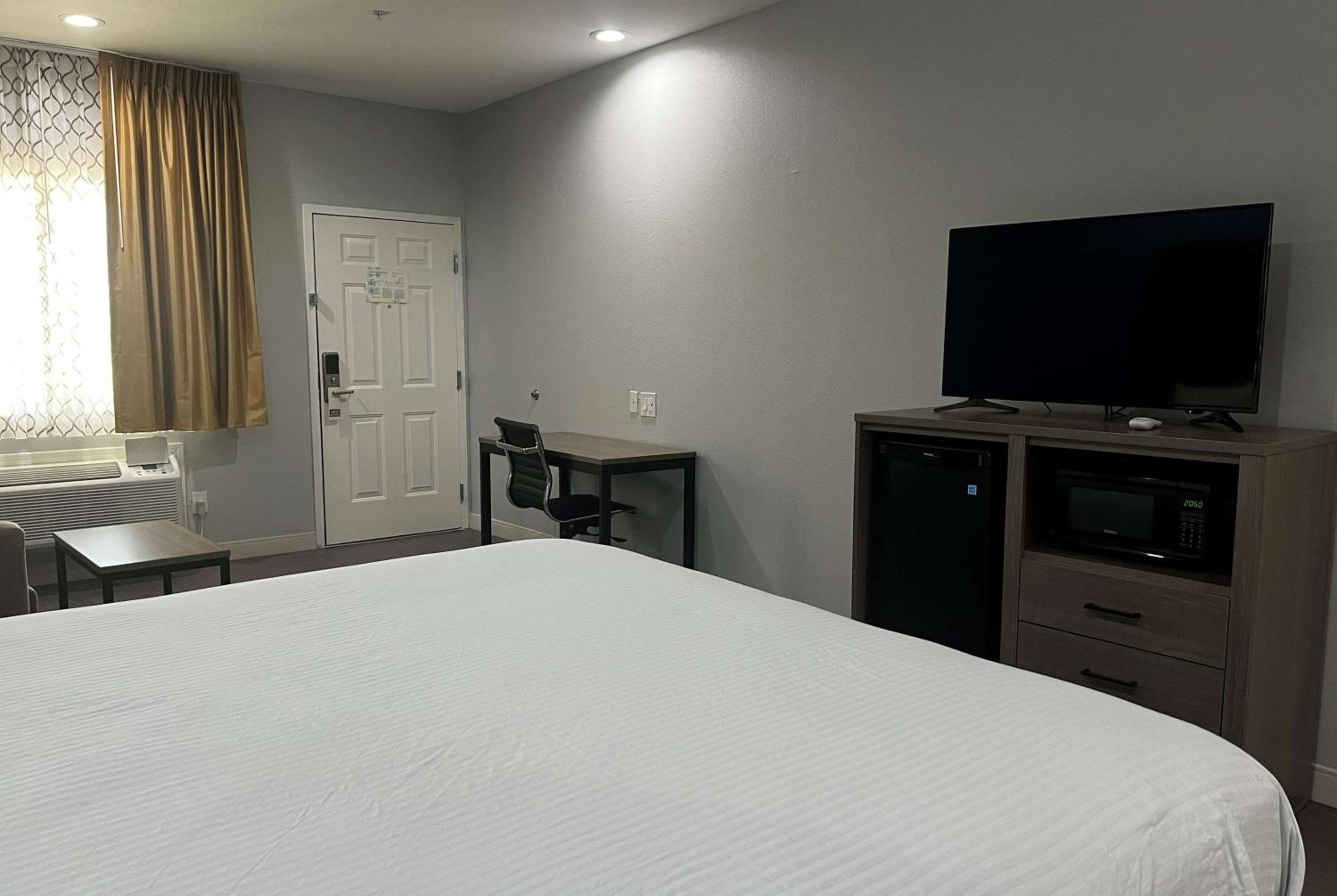 King Room - Non-Smoking - Photo 1