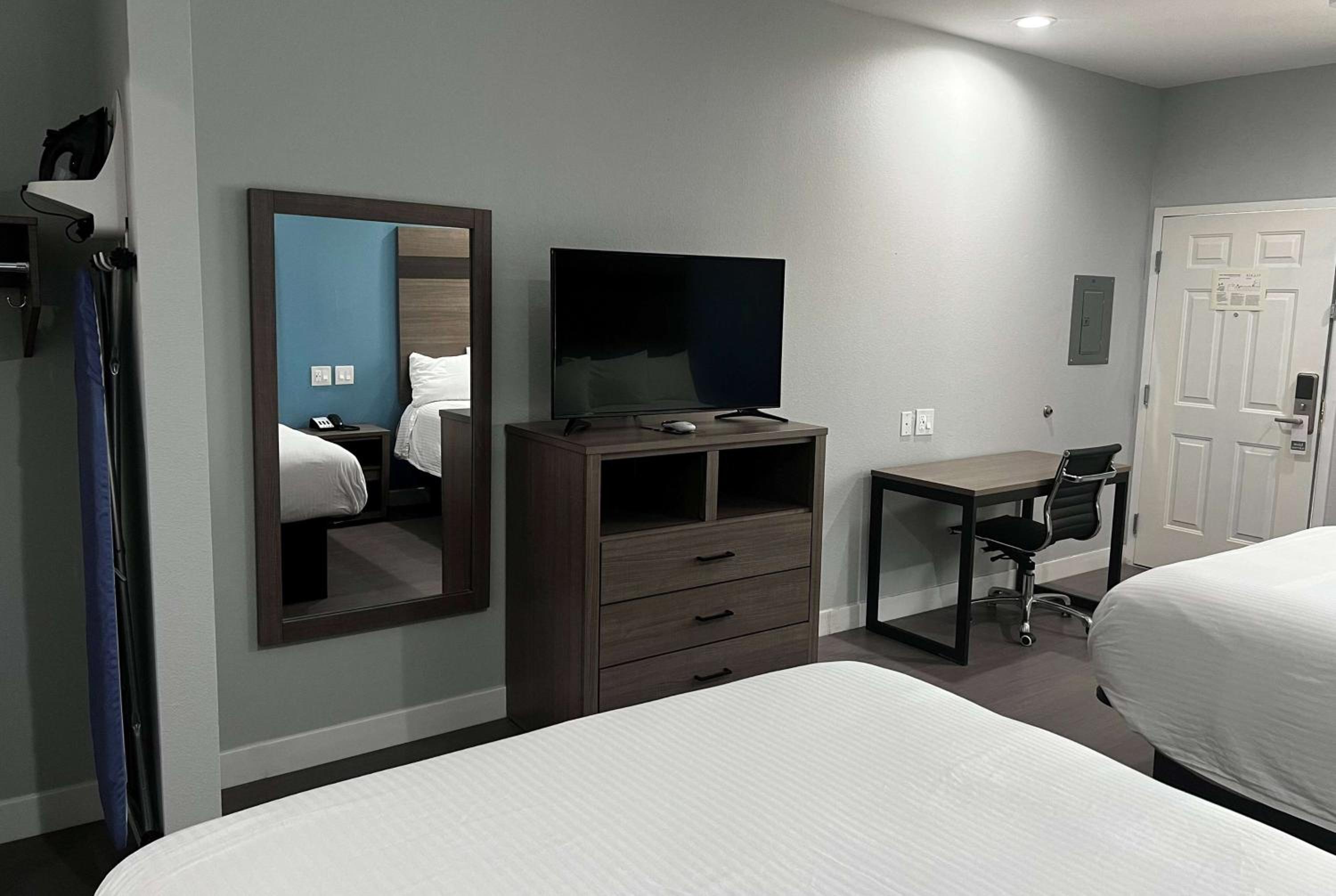 Suite with Two Double Beds - Non-Smoking - Photo 6