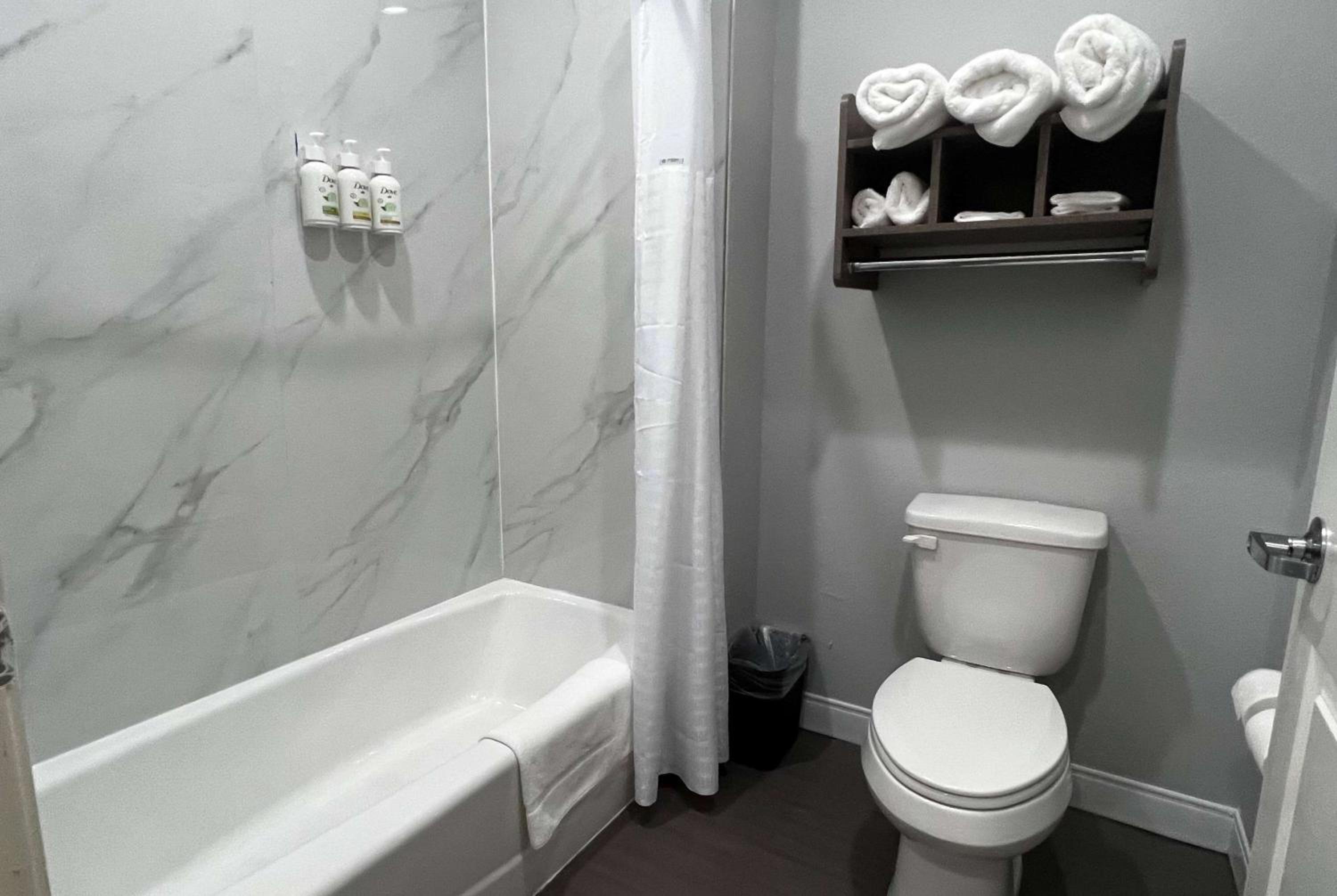 King Room - Non-Smoking - Photo 4