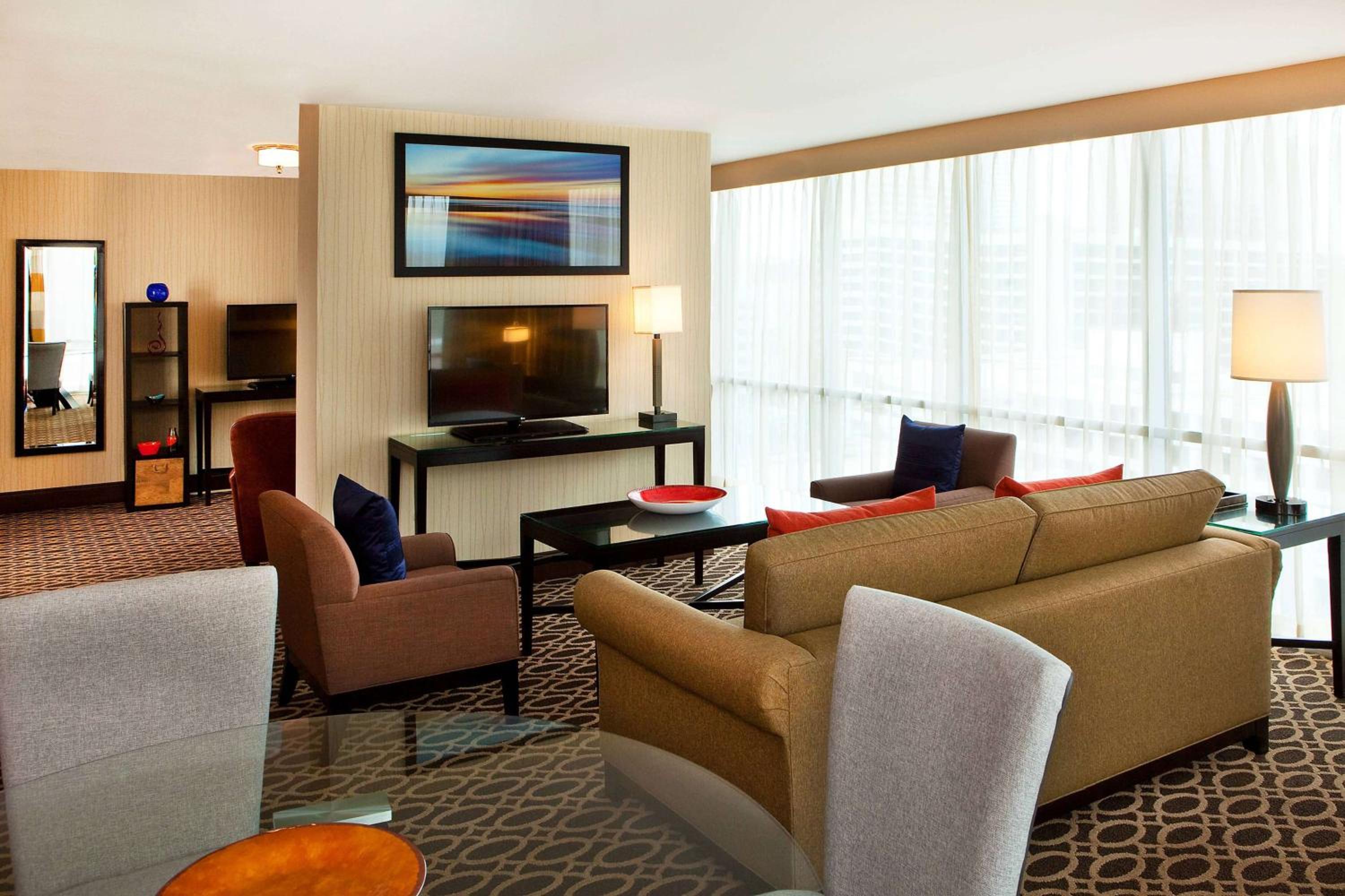 Executive King Suite - Non-Smoking - Photo 1
