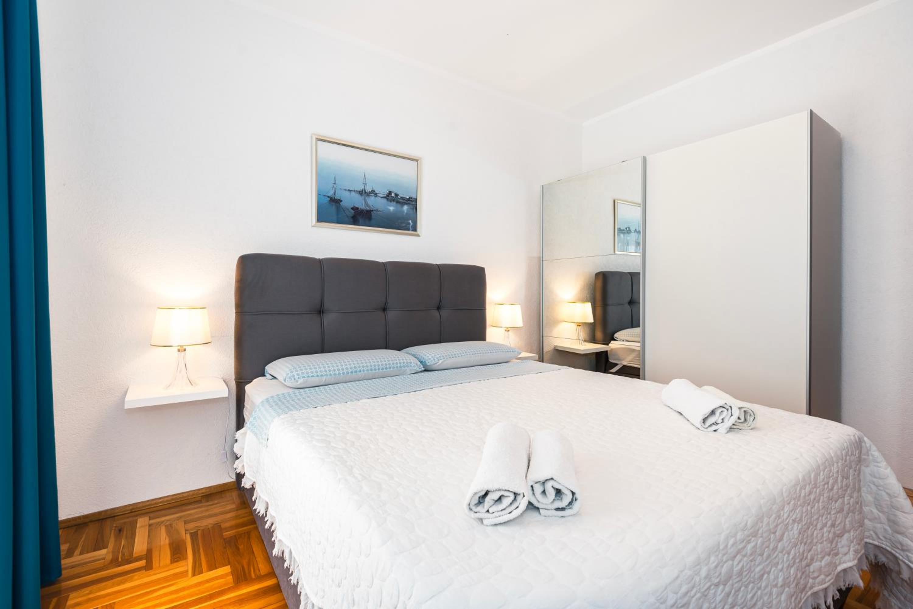 One-Bedroom Apartment with Balcony photo 1