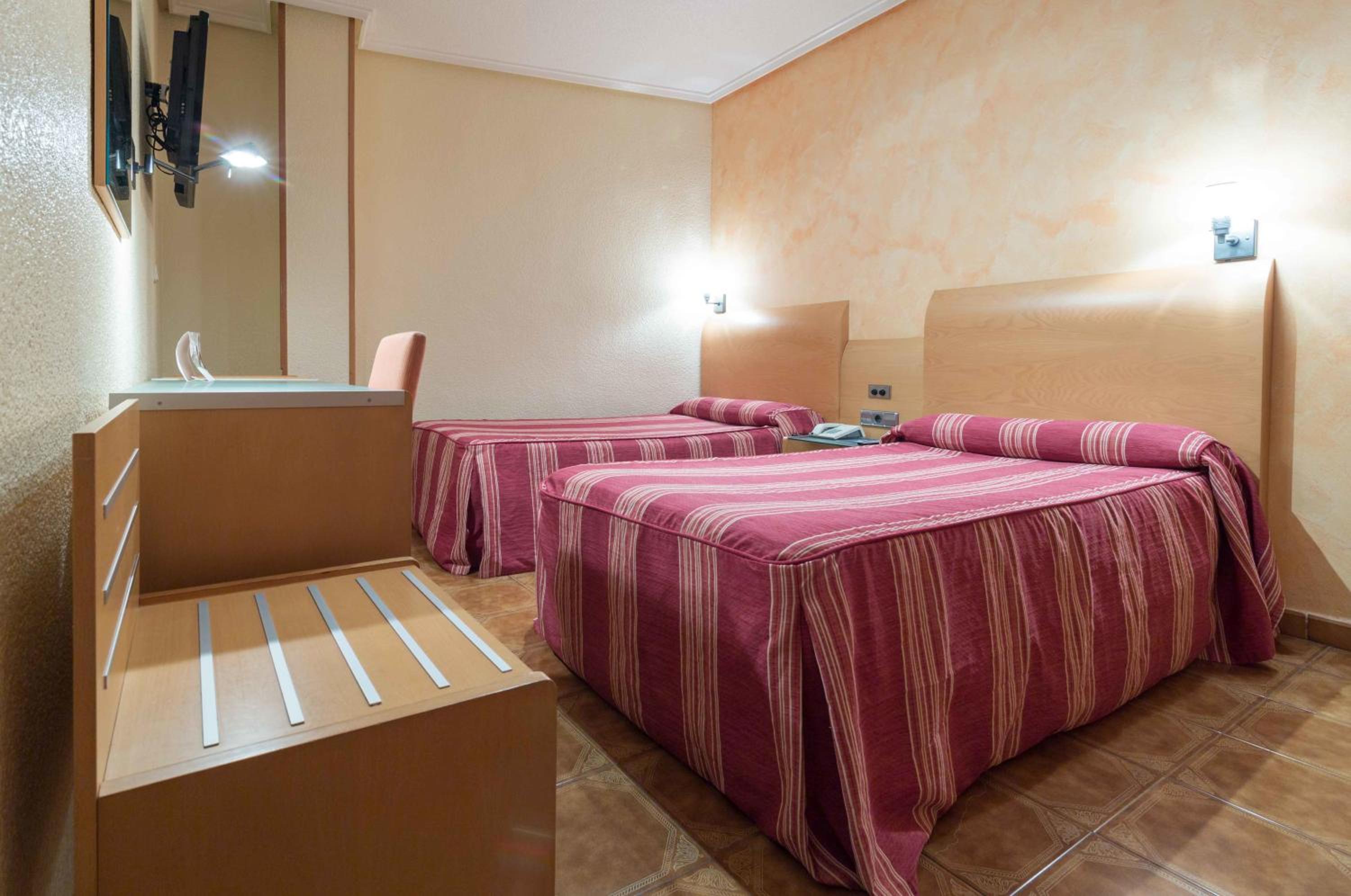Double or Twin Room - Photo 13