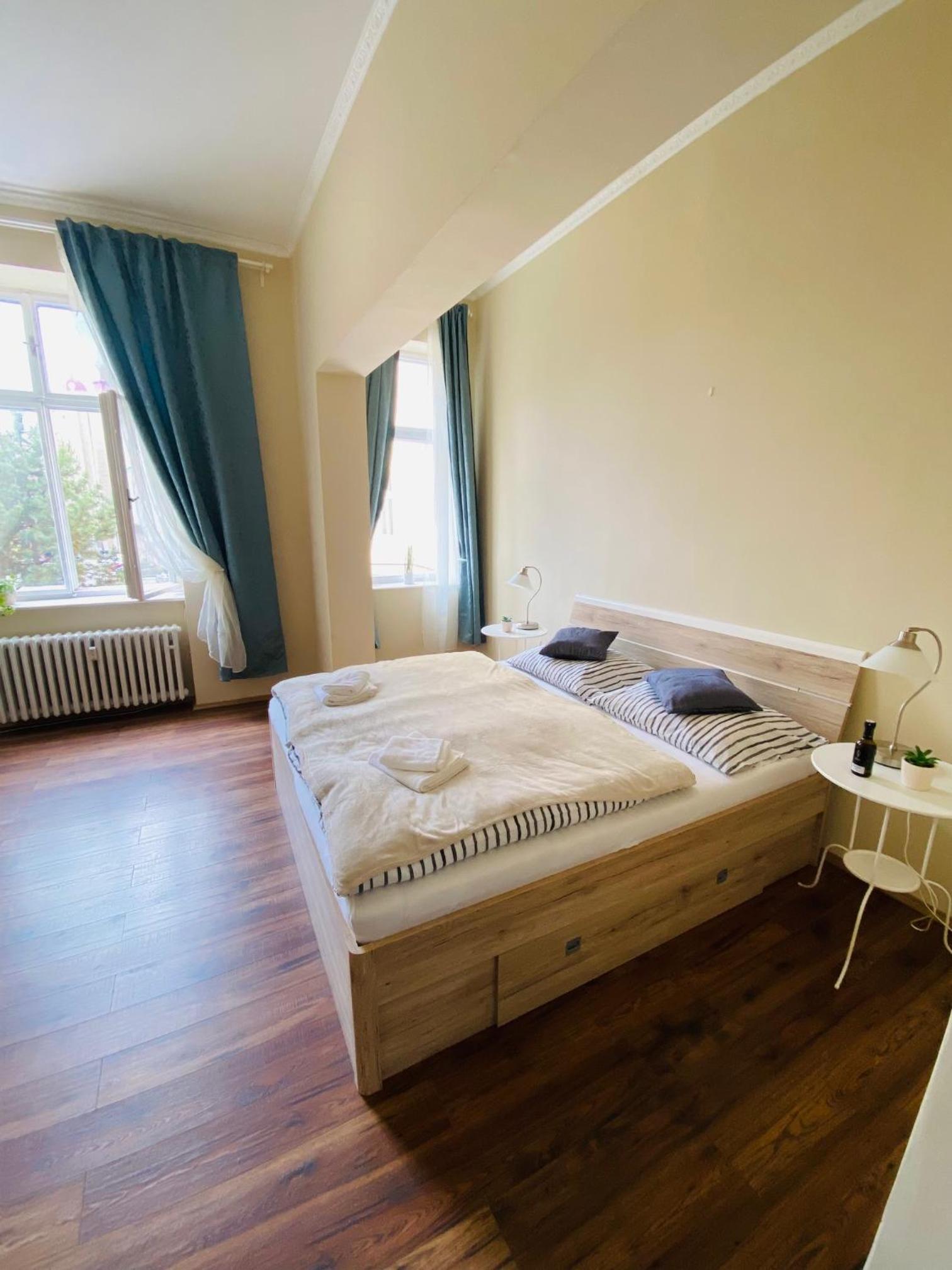 One-Bedroom Apartment photo 1