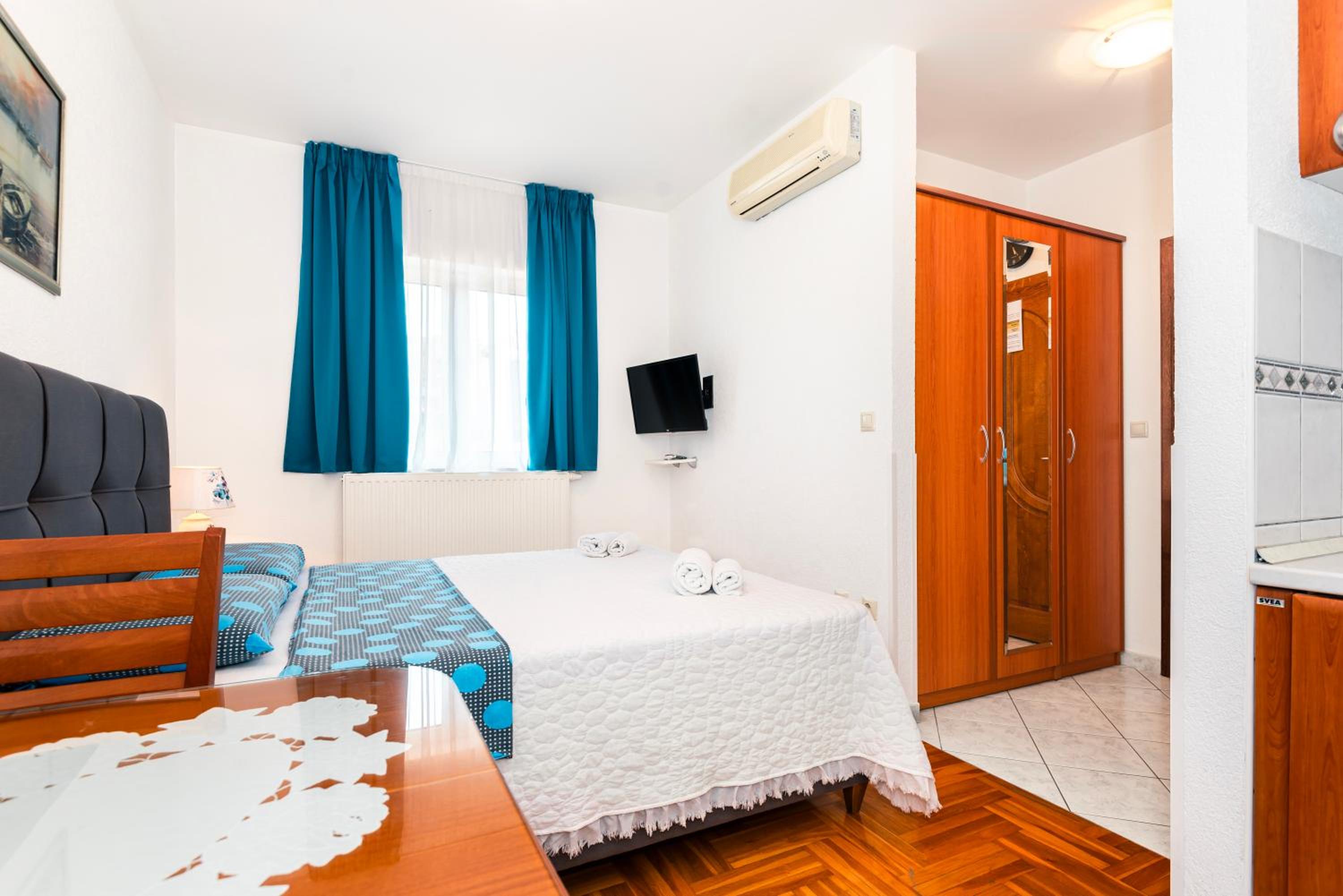 Studio Apartment photo 1