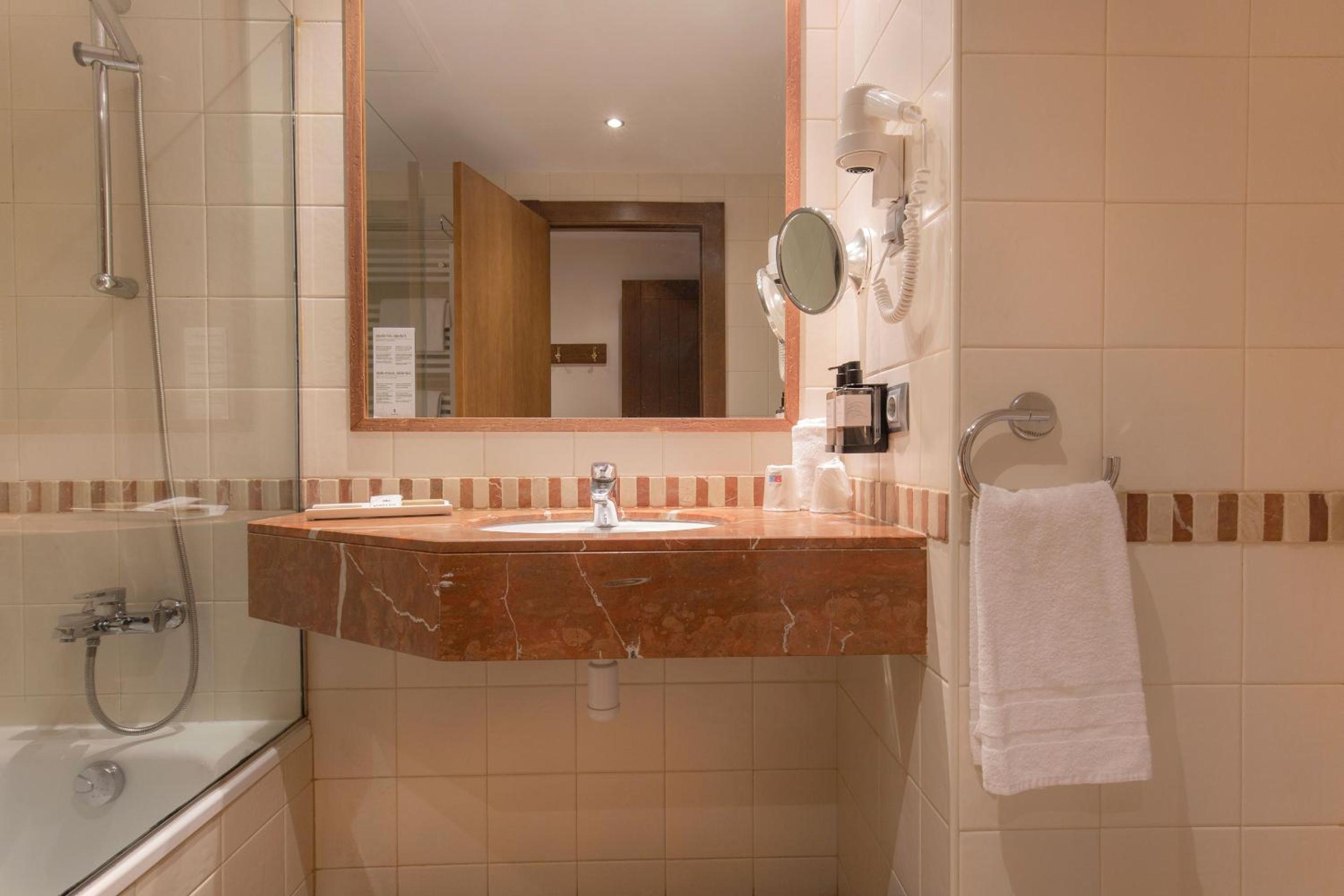 Double Room (1 Adult) photo 2