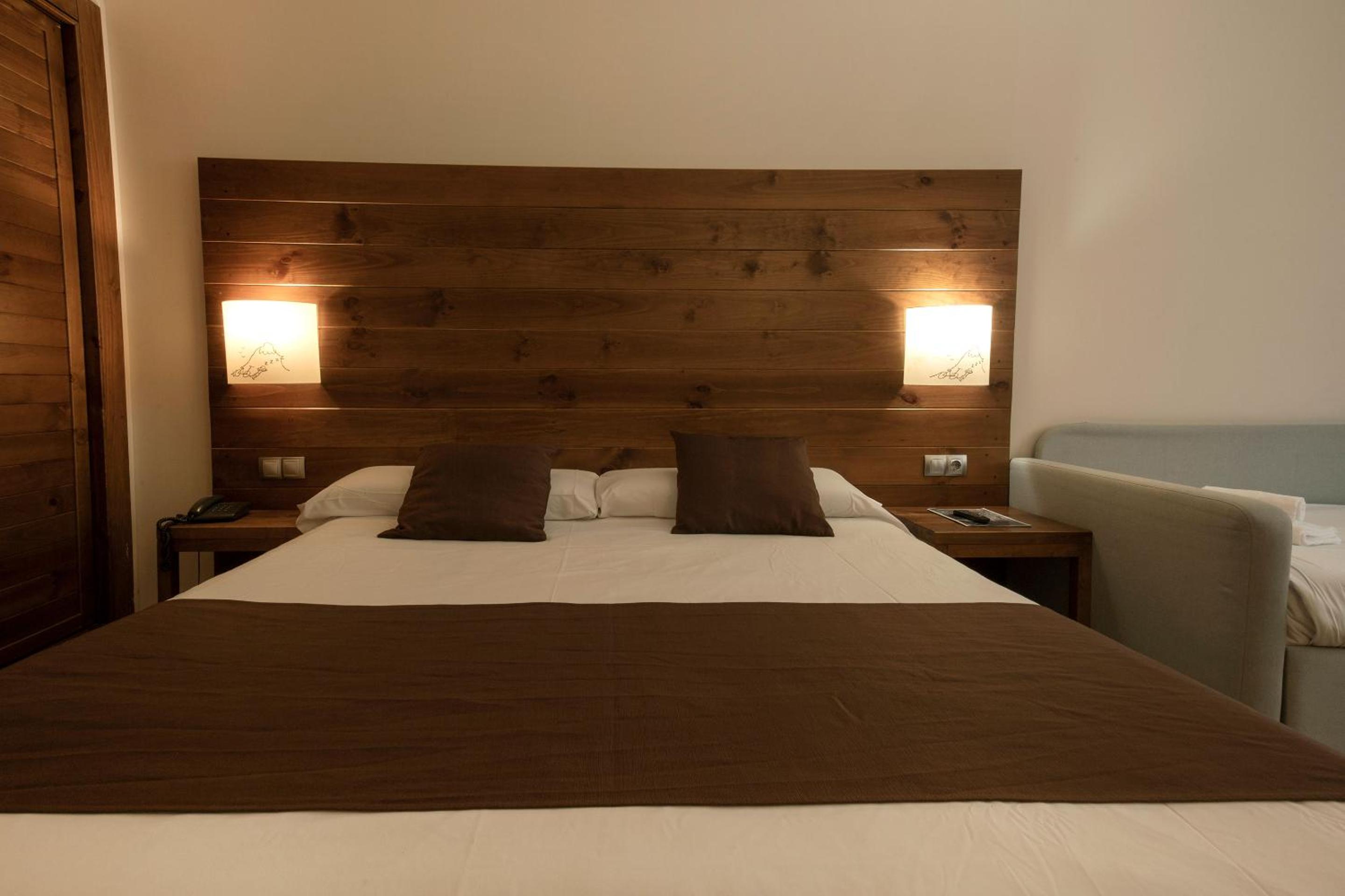 Triple Room (2 Adults + 1 Child) photo 3