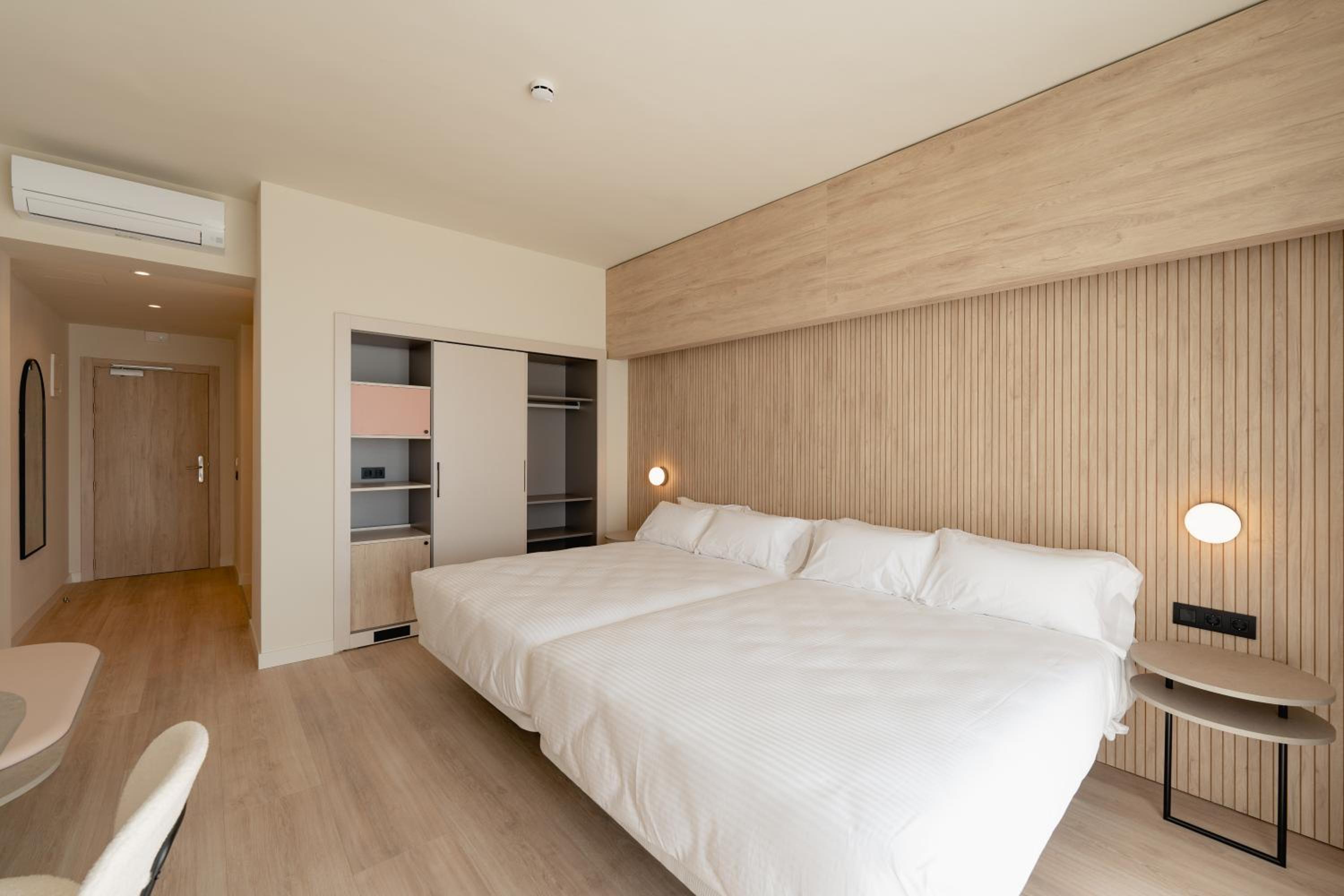 Supreme Room with Sea View (2 Adults) - Photo 2