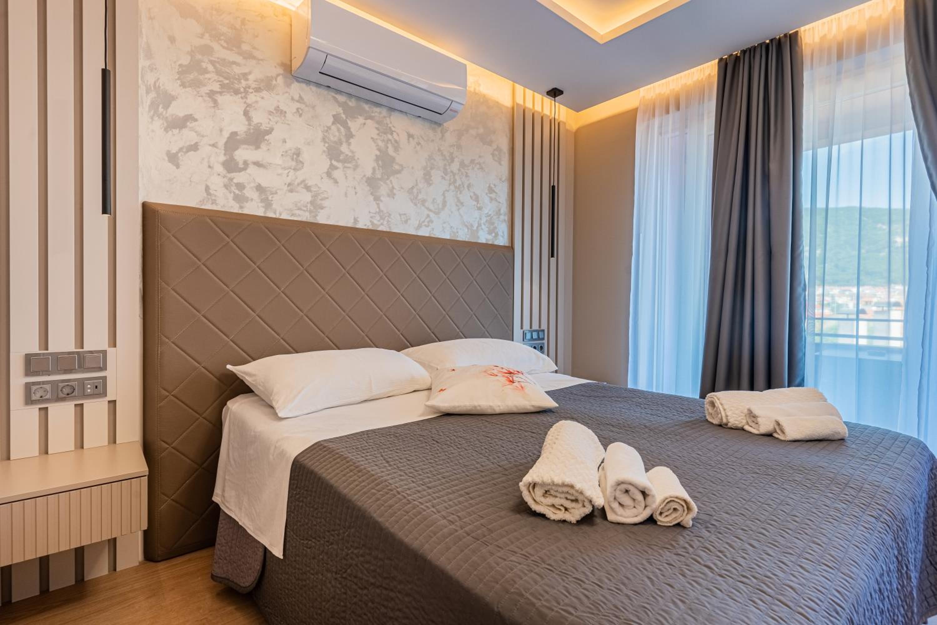 Double Room with Balcony and Sea View - Photo 7