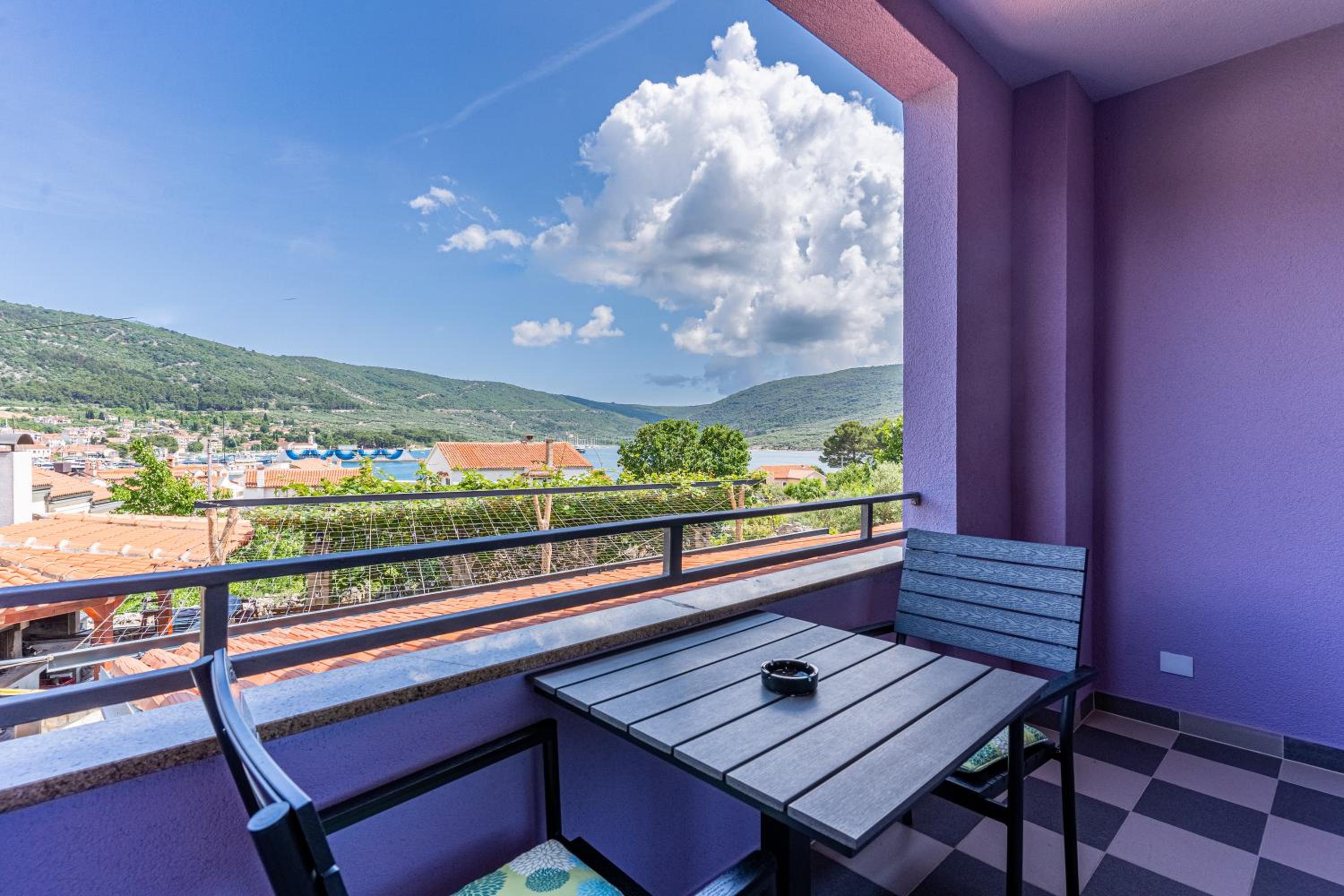 Double Room with Balcony and Sea View - Photo 23