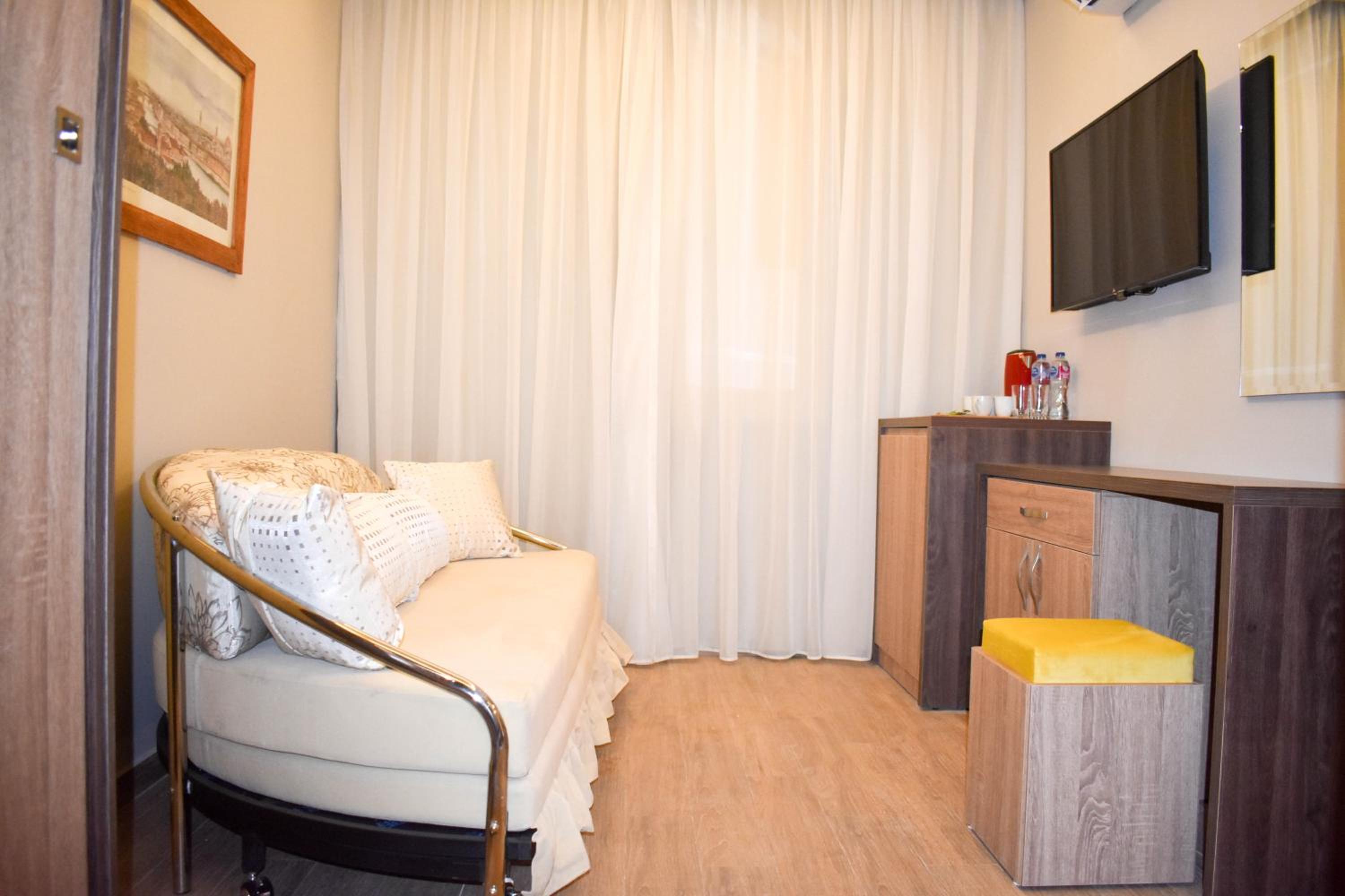Family Room with Garden View photo 1