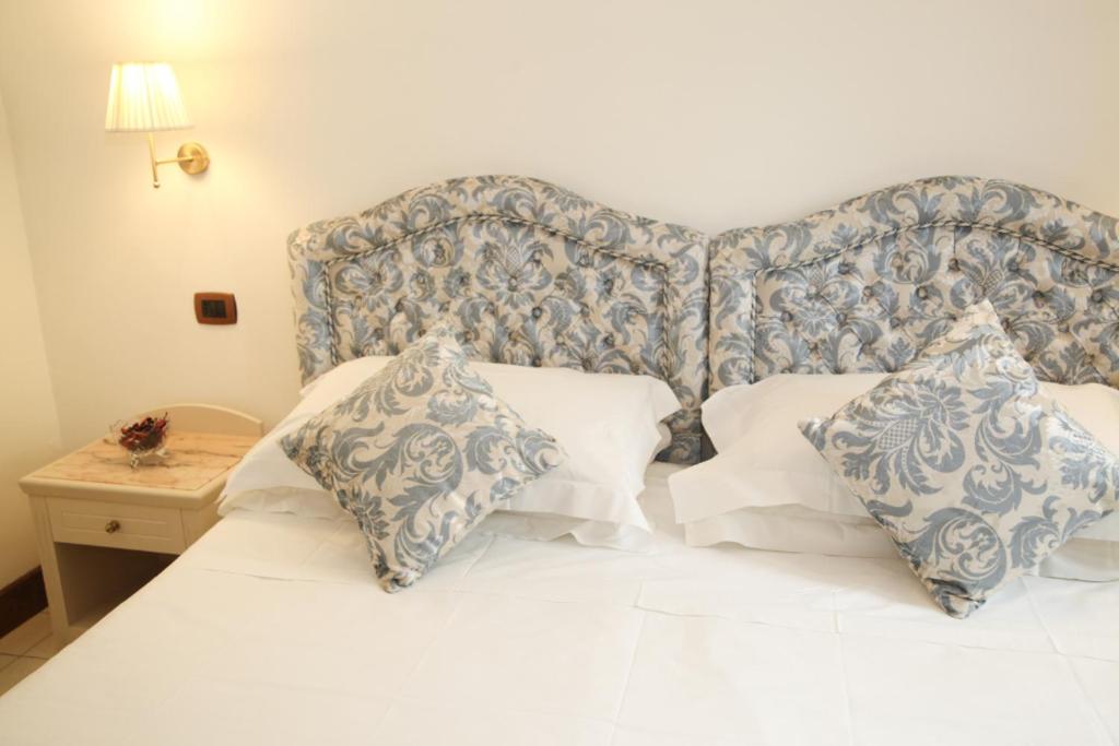 Classic Double or Twin Room - Photo 8