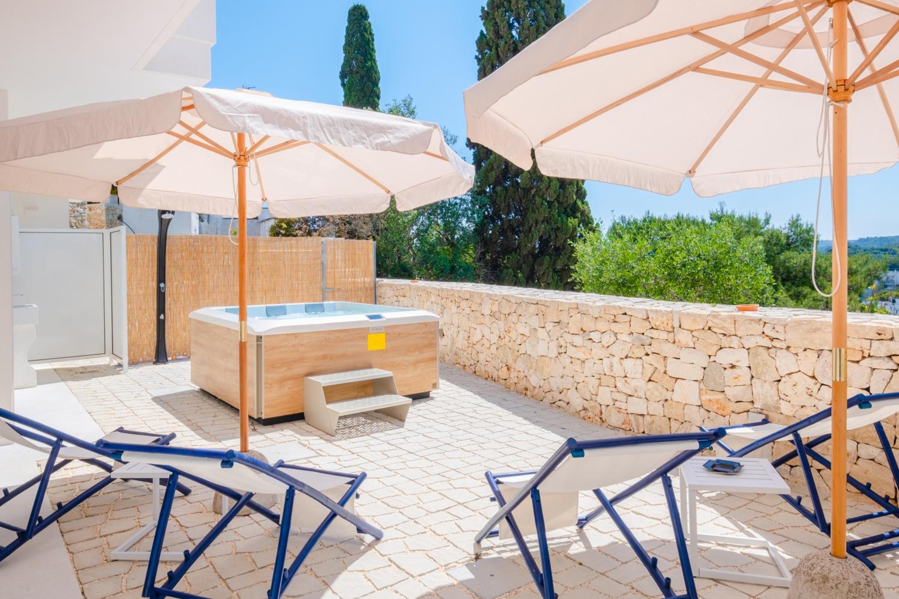 Villa with Hot Tub photo 3
