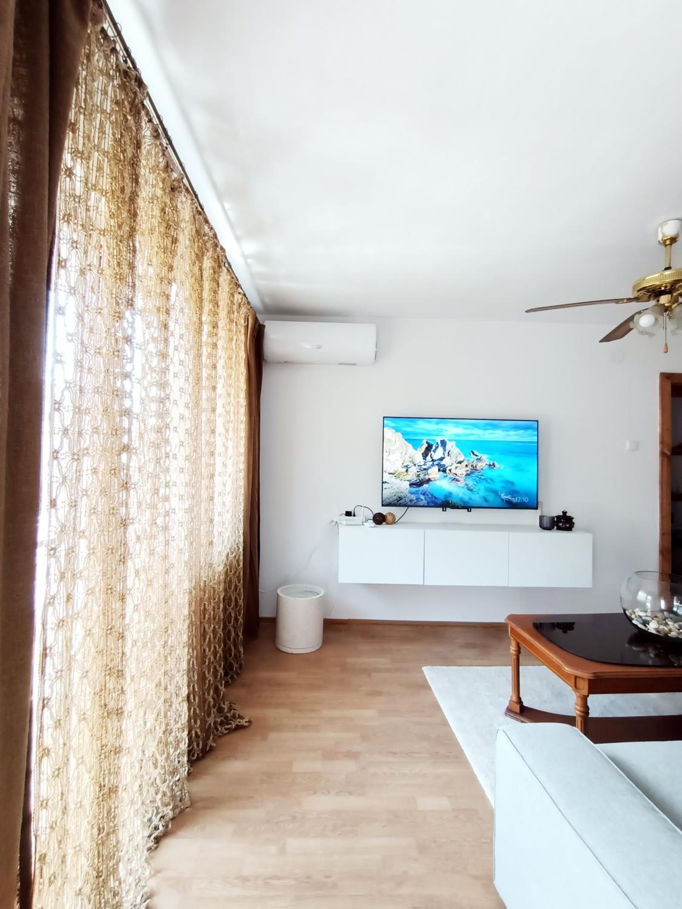 Apartment with Mountain View photo 3