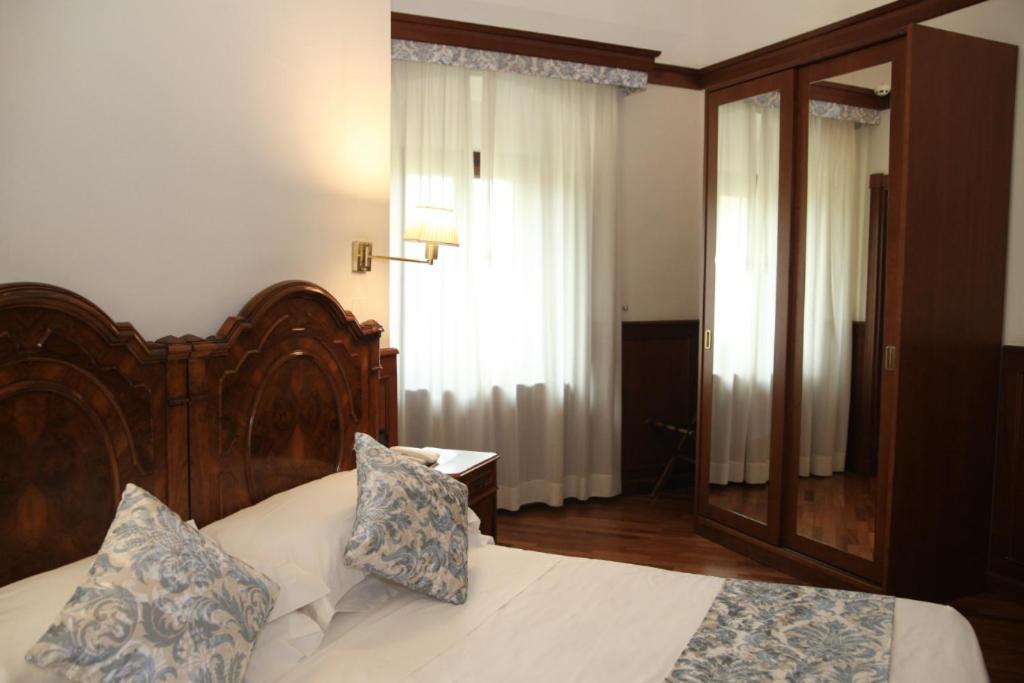 Deluxe Double Room - Photo 10