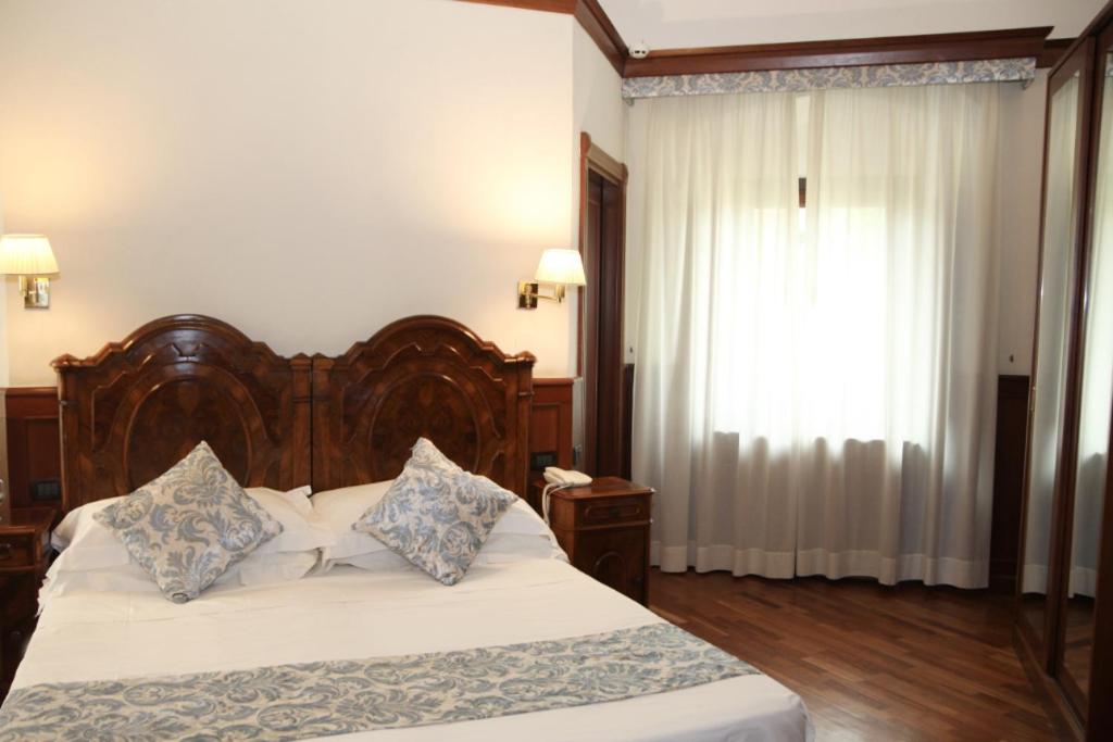 Deluxe Double Room - Photo 8