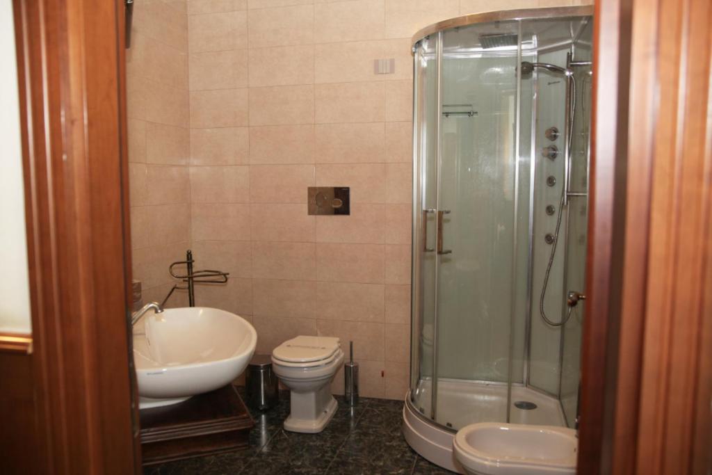 Deluxe Double Room - Photo 23