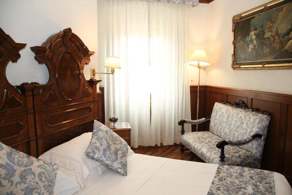 Deluxe Double Room - Photo 18
