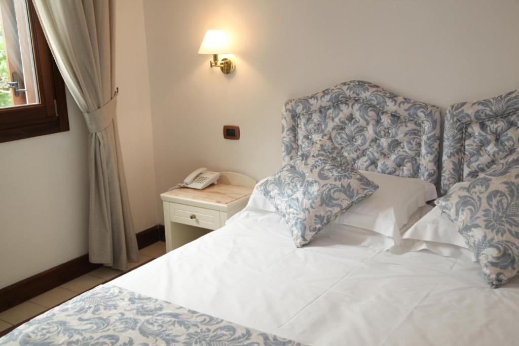 Superior Double or Twin Room - Photo 16