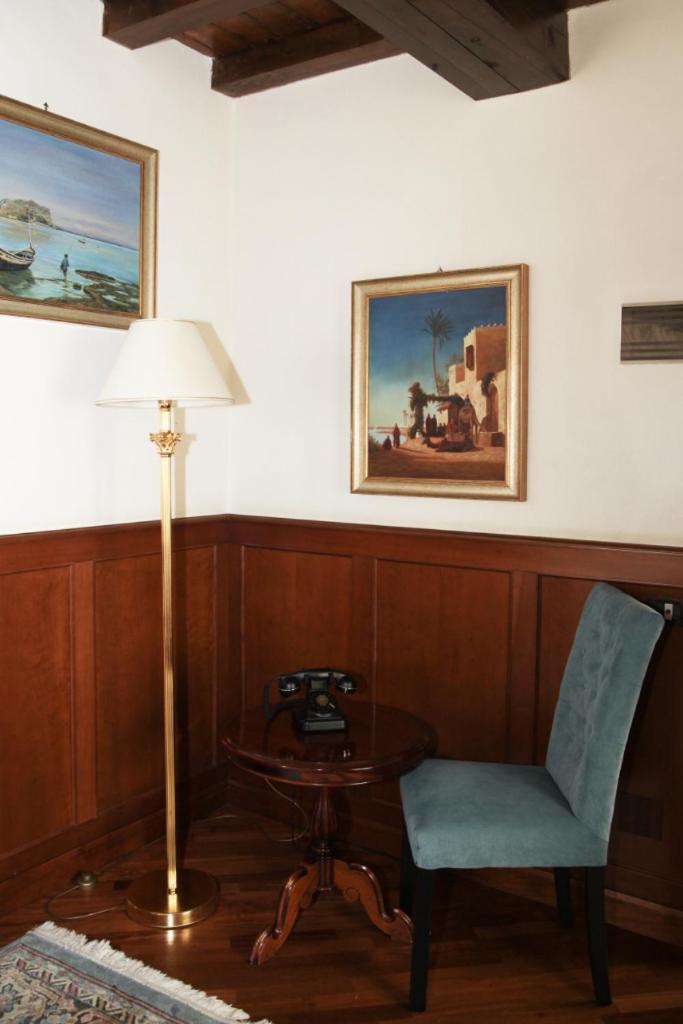 Suite - Photo 1