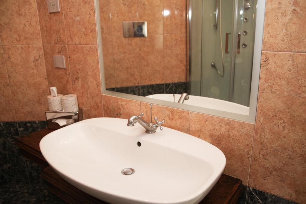 Suite - Photo 4
