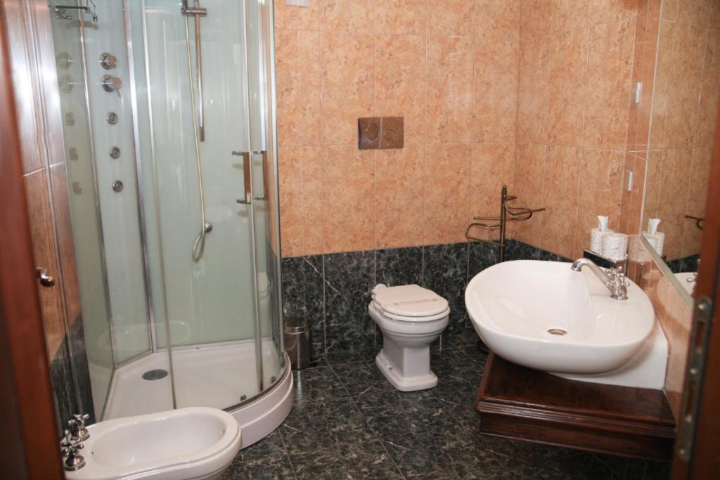 Suite - Photo 3