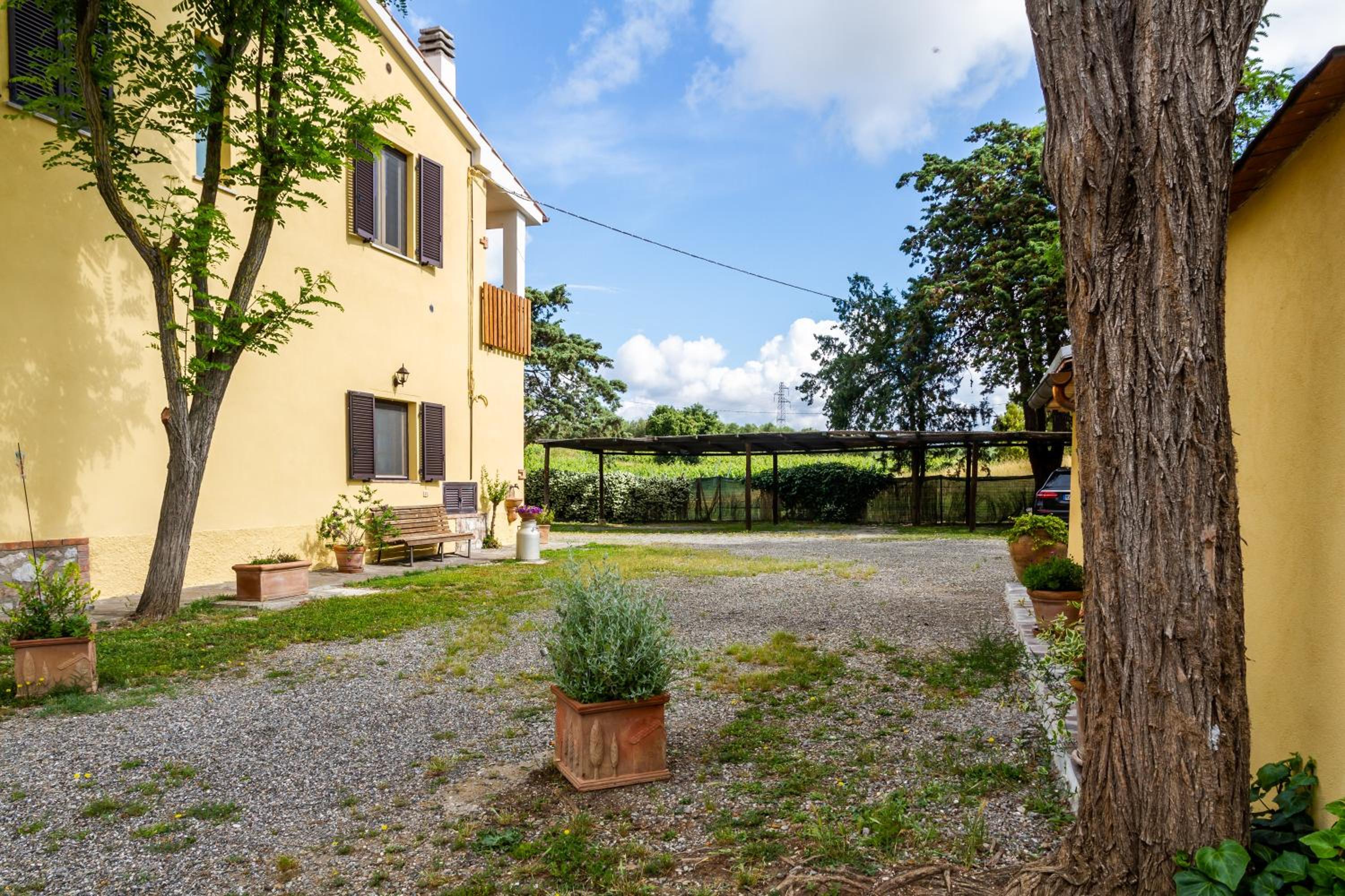 One-Bedroom Apartment with Garden View photo 2