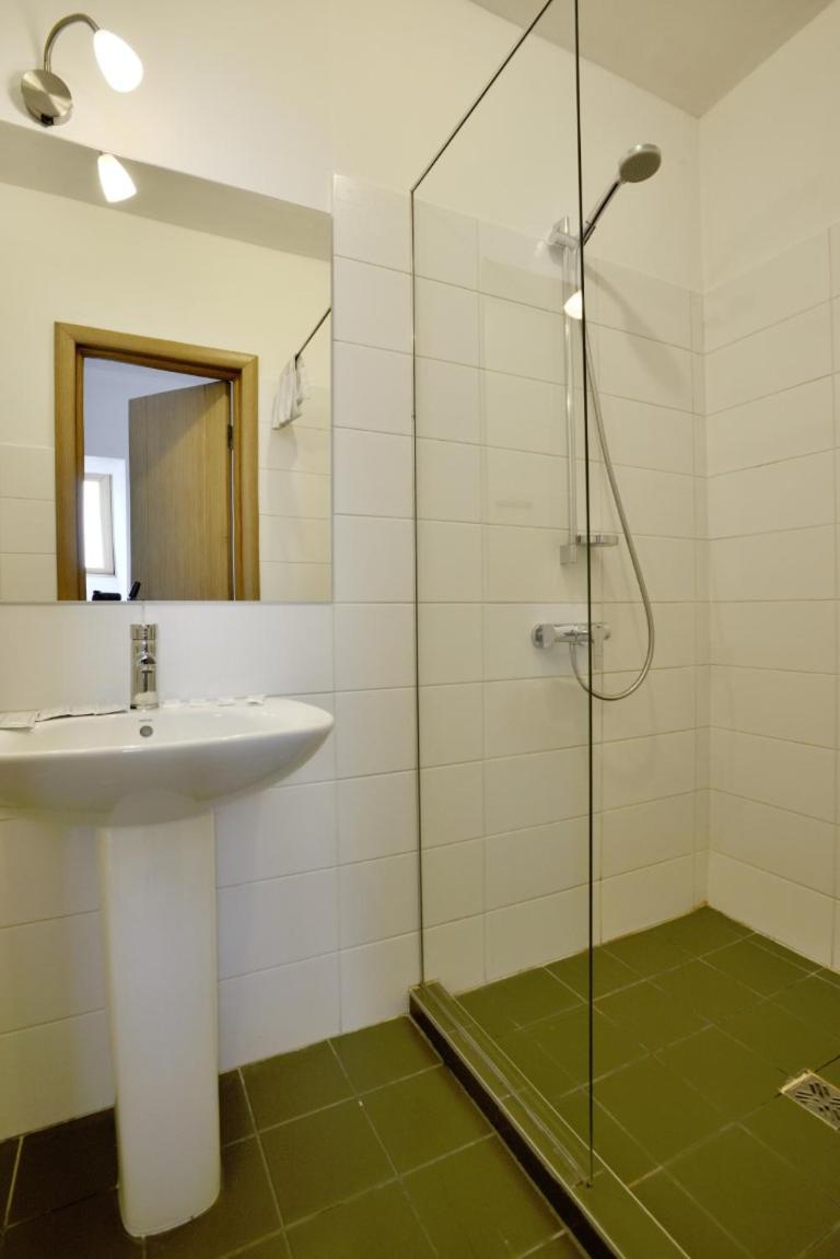 Double or Twin Room - Photo 8