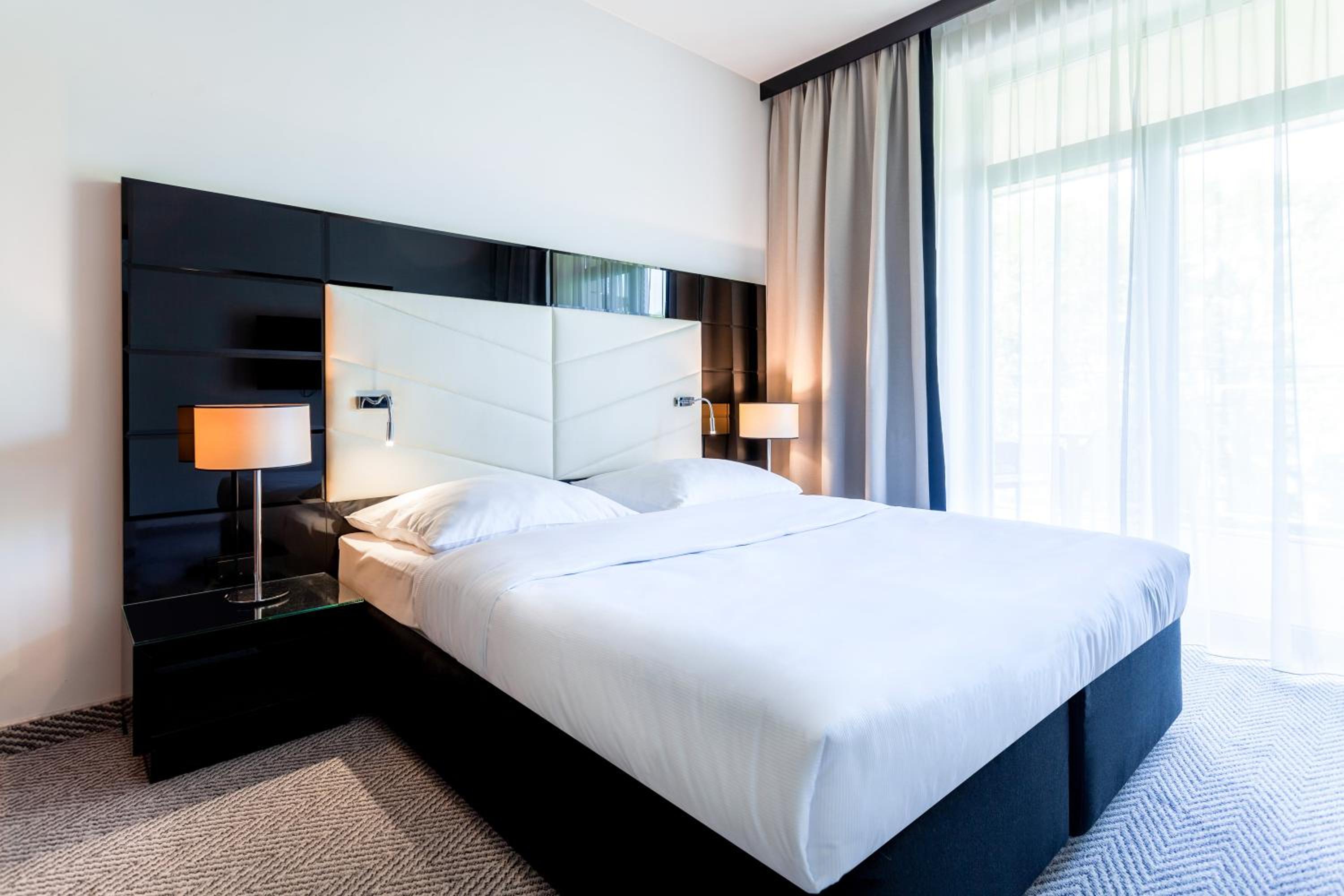 Deluxe Double Room with Partial Sea View photo 3
