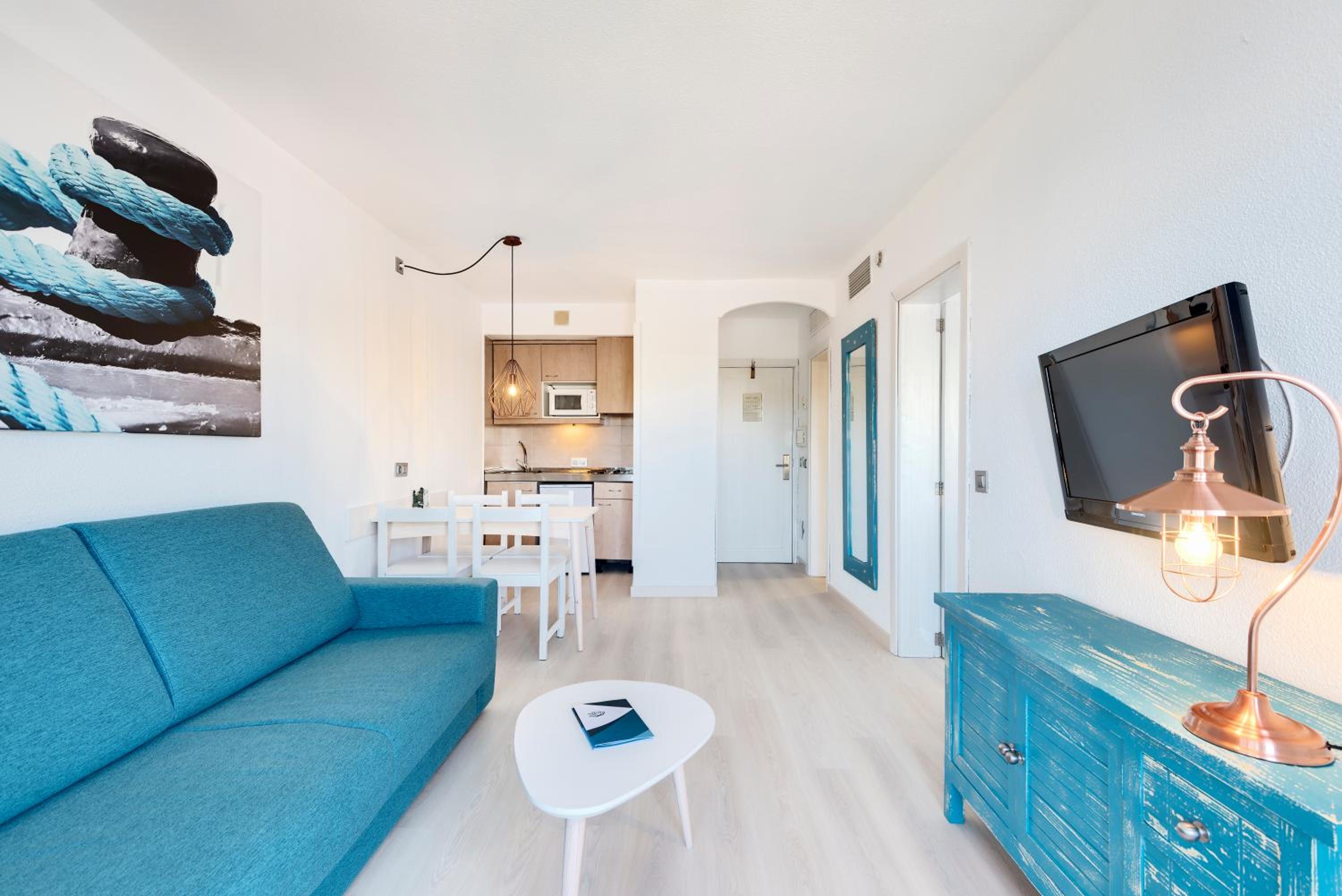 Apartamento de una habitación con vista a la piscina