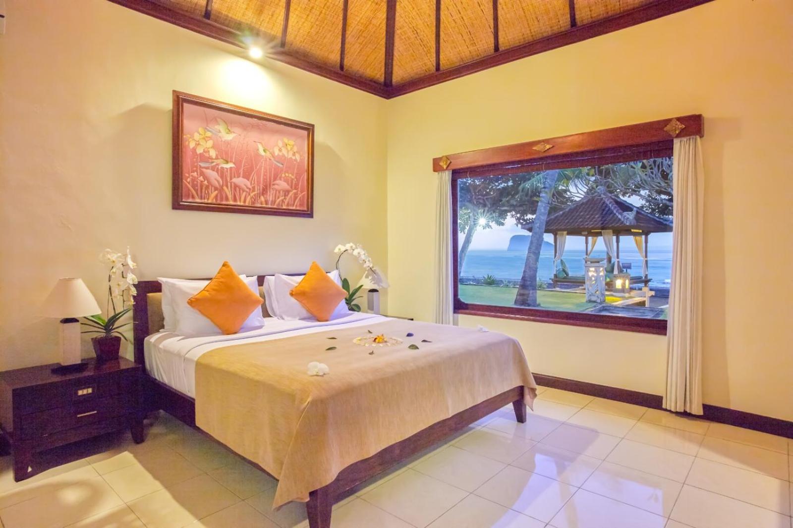 Double or Twin Room with Partial Sea View photo 2