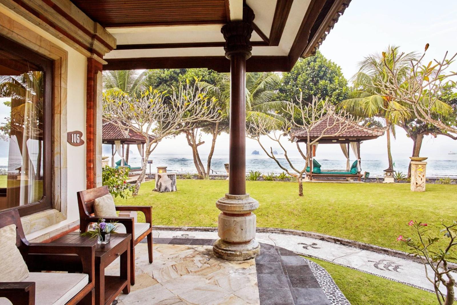 Double or Twin Room with Partial Sea View photo 3