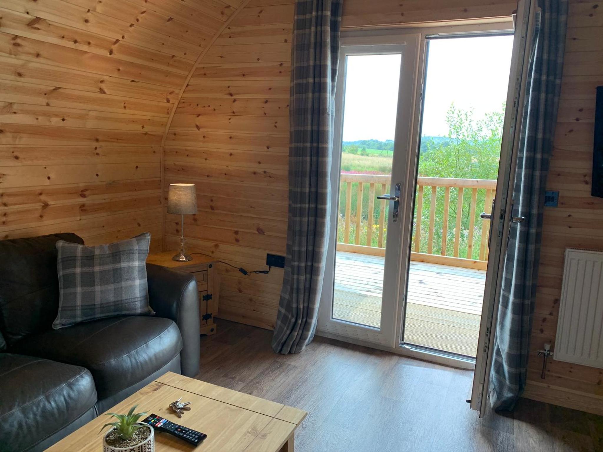 Suite with Hot Tub photo 2
