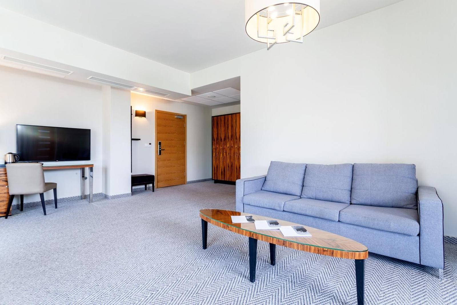 One-Bedroom Apartment with Balcony photo 2