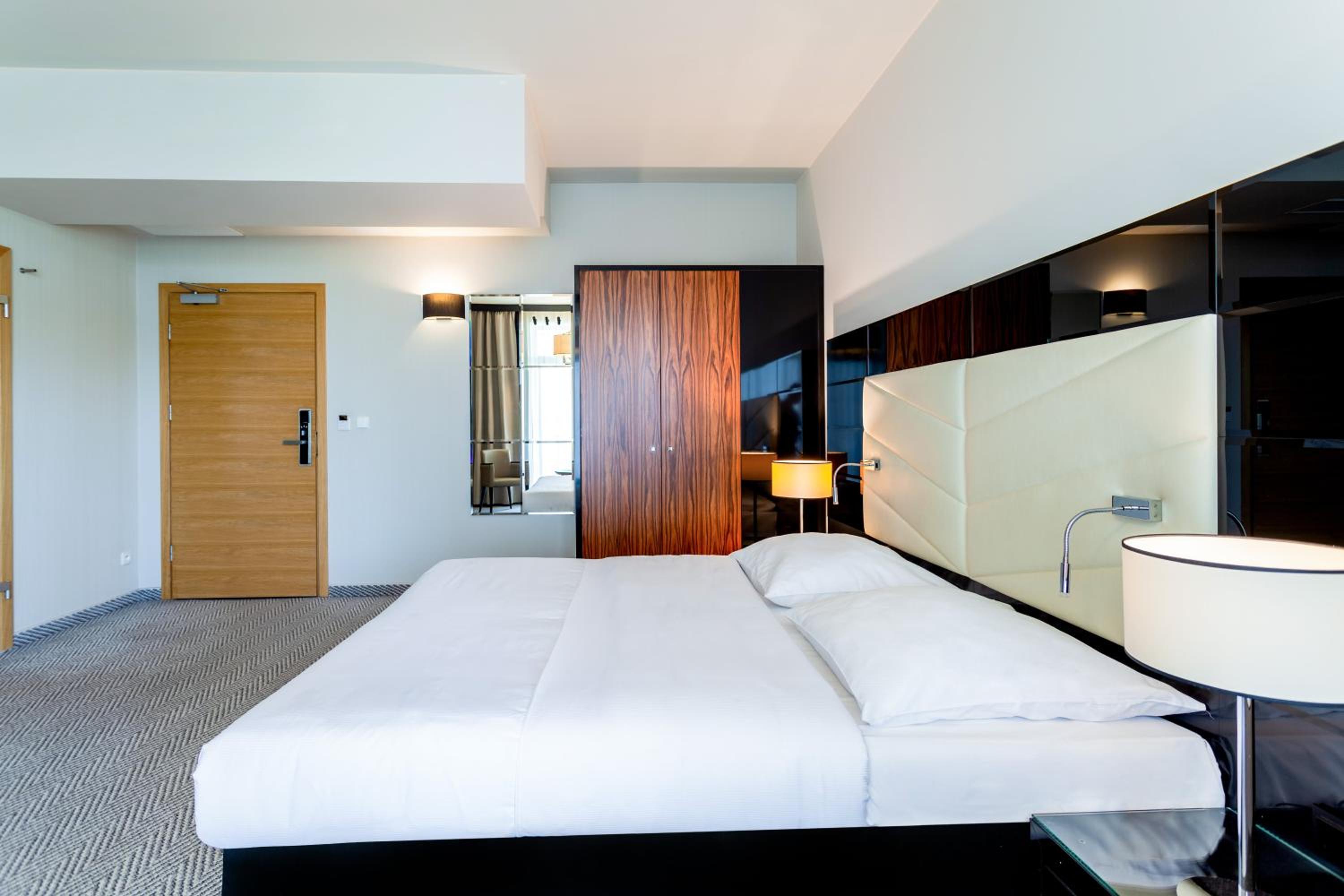 Double Room with Extra Bed photo 2