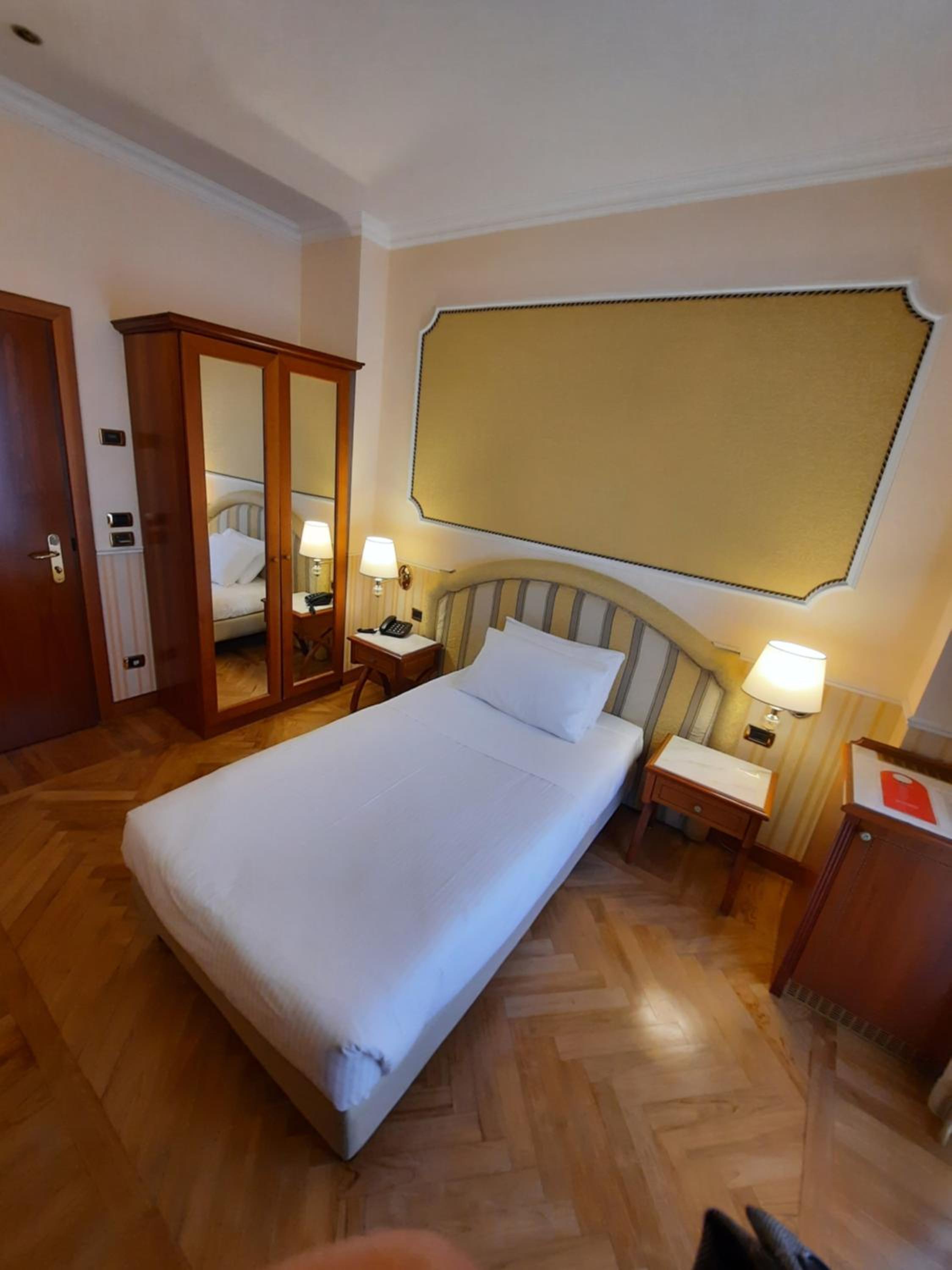 Single Room thumbnail 5
